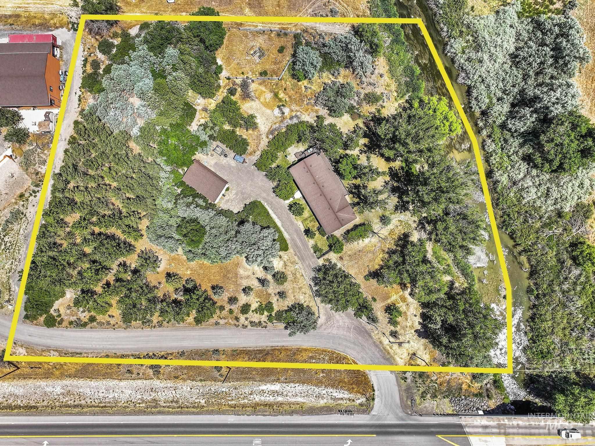 4806 Salmon Creek Dr, Buhl, Idaho 83316-0000, 4 Bedrooms, 2.5 Bathrooms, Residential For Sale, Price $680,000,MLS 98973482