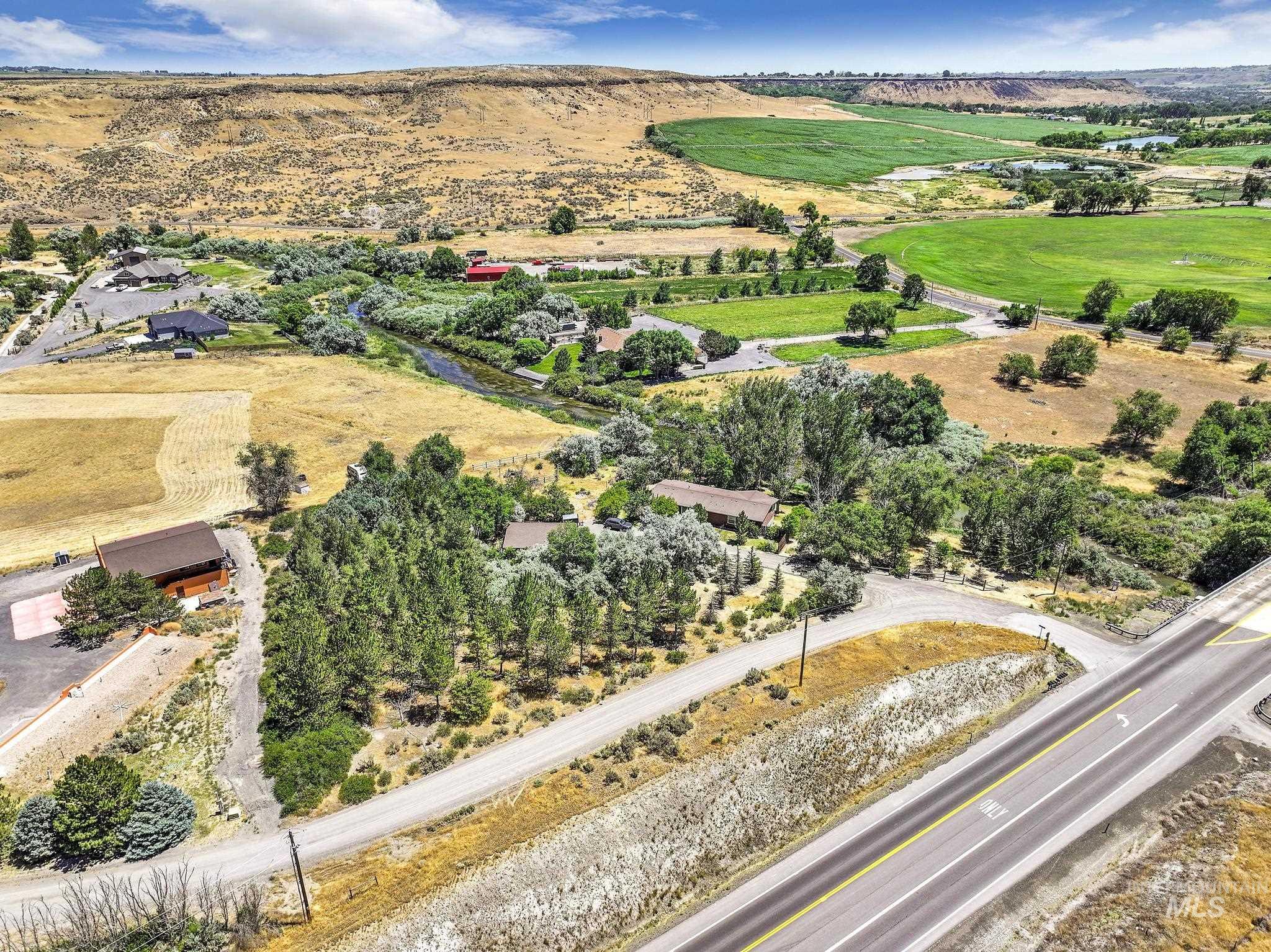 4806 Salmon Creek Dr, Buhl, Idaho 83316-0000, 4 Bedrooms, 2.5 Bathrooms, Residential For Sale, Price $680,000,MLS 98973482