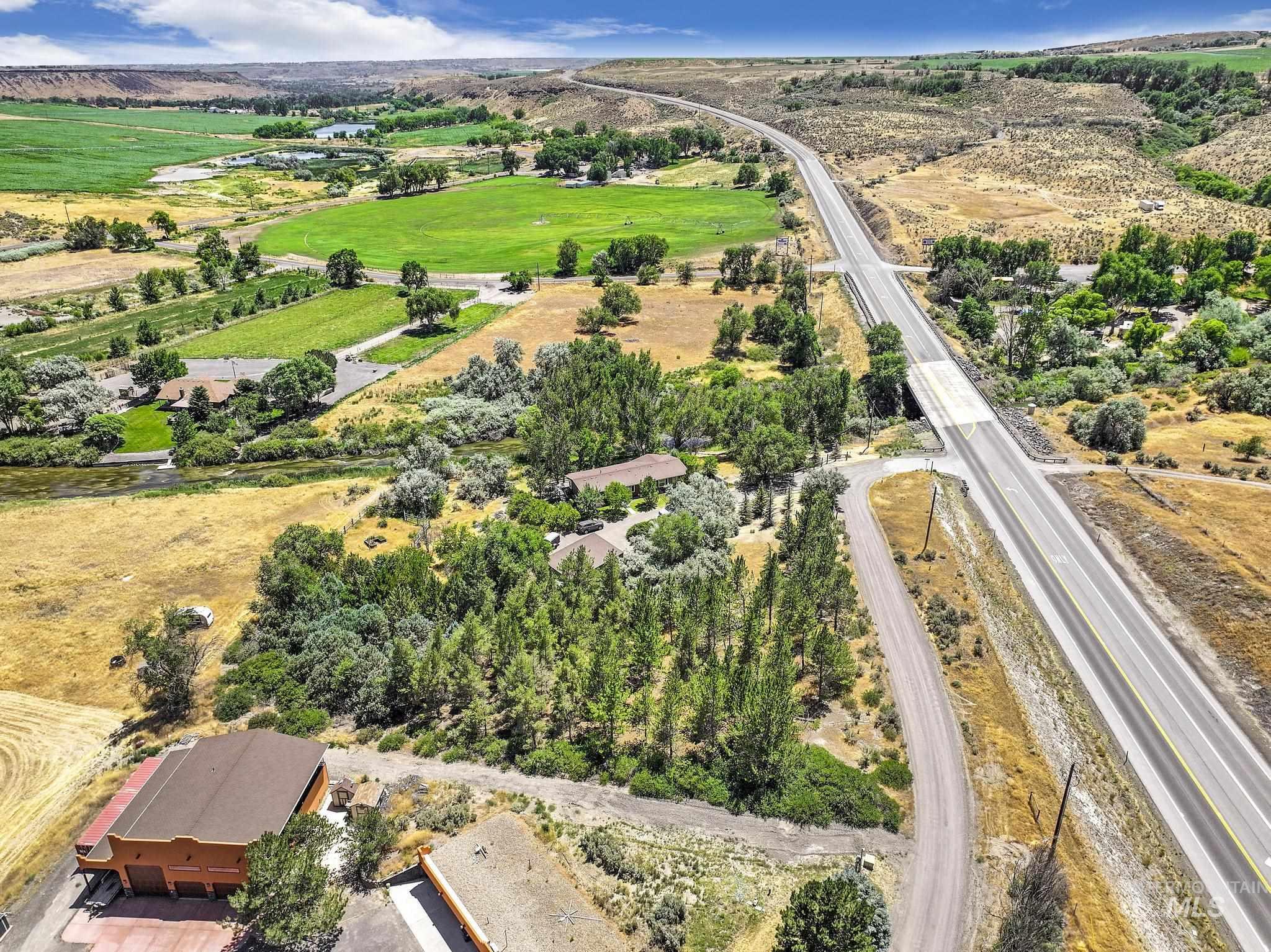 4806 Salmon Creek Dr, Buhl, Idaho 83316-0000, 4 Bedrooms, 2.5 Bathrooms, Residential For Sale, Price $680,000,MLS 98973482
