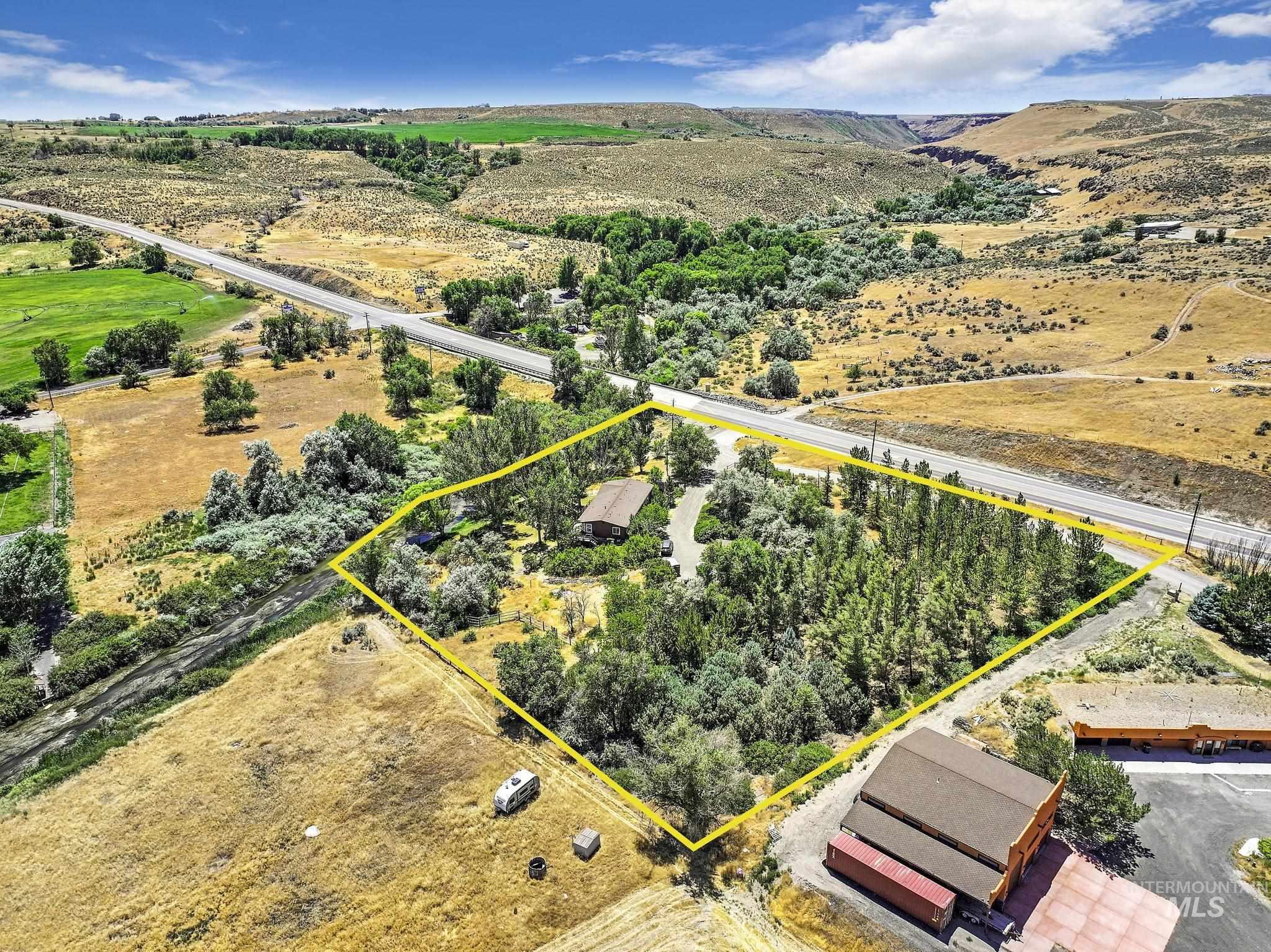 4806 Salmon Creek Dr, Buhl, Idaho 83316-0000, 4 Bedrooms, 2.5 Bathrooms, Residential For Sale, Price $680,000,MLS 98973482