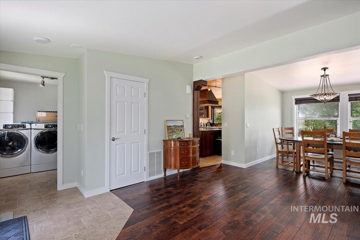 4806 Salmon Creek Dr, Buhl, Idaho 83316-0000, 4 Bedrooms, 2.5 Bathrooms, Residential For Sale, Price $680,000,MLS 98973482