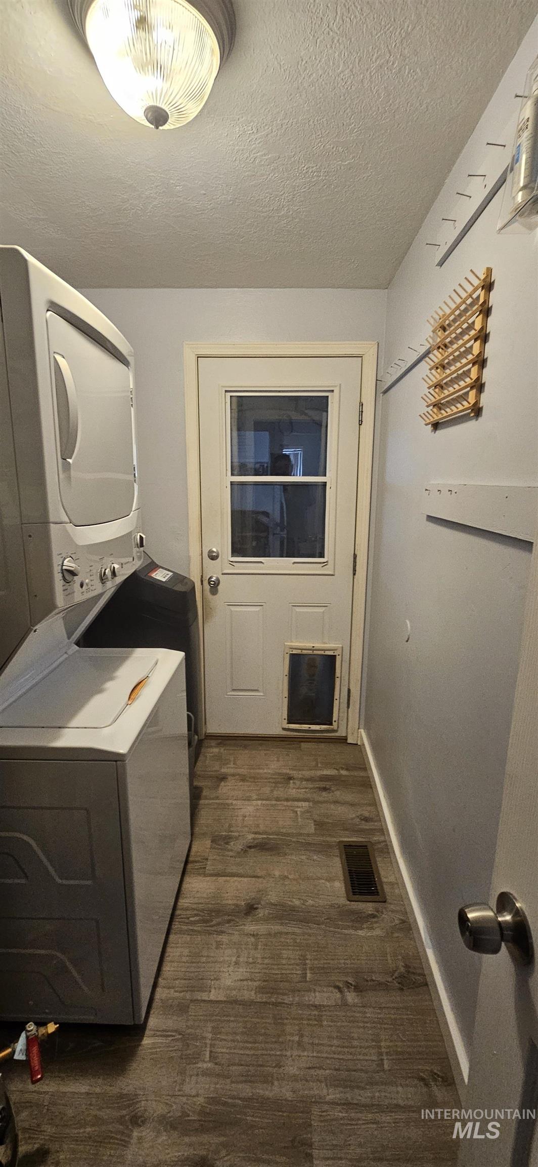 595 S Pond St, Boise, Idaho 83705, 3 Bedrooms, 2 Bathrooms, Residential For Sale, Price $369,900,MLS 98973483