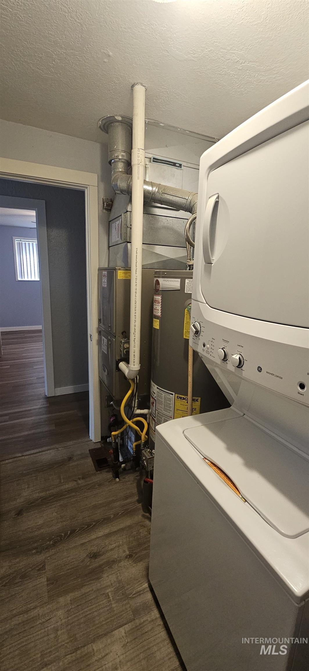 595 S Pond St, Boise, Idaho 83705, 3 Bedrooms, 2 Bathrooms, Residential For Sale, Price $369,900,MLS 98973483