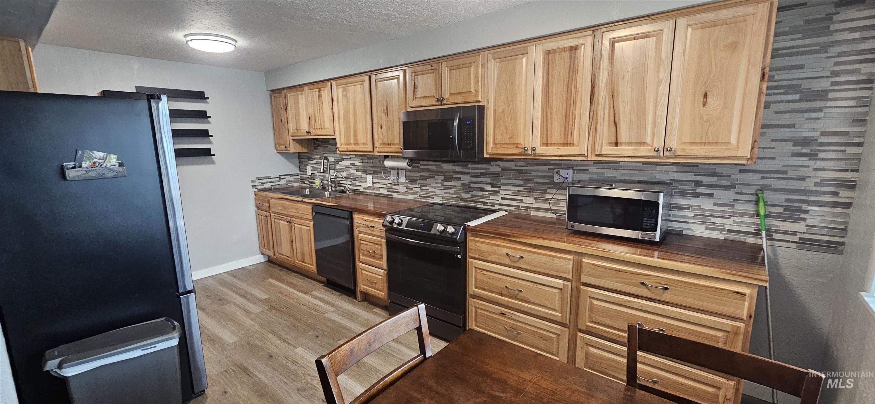 595 S Pond St, Boise, Idaho 83705, 3 Bedrooms, 2 Bathrooms, Residential For Sale, Price $369,900,MLS 98973483