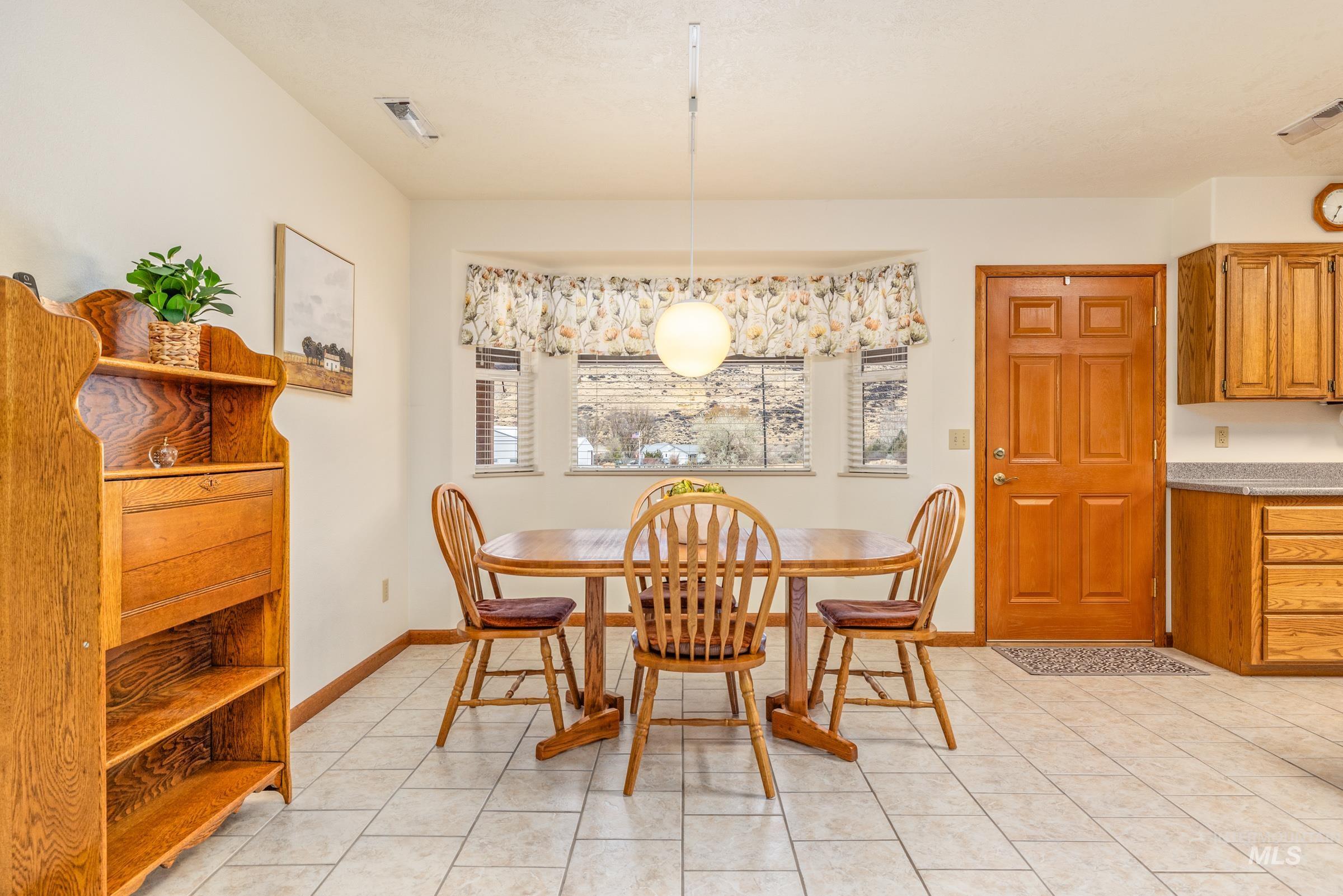 10514 Airpark Loop, Melba, Idaho 83641, 3 Bedrooms, 2 Bathrooms, Residential For Sale, Price $795,000,MLS 98973484