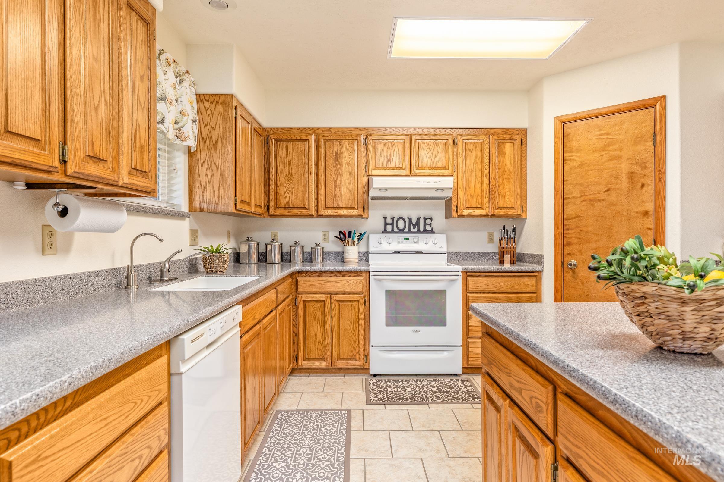 10514 Airpark Loop, Melba, Idaho 83641, 3 Bedrooms, 2 Bathrooms, Residential For Sale, Price $795,000, 98973484