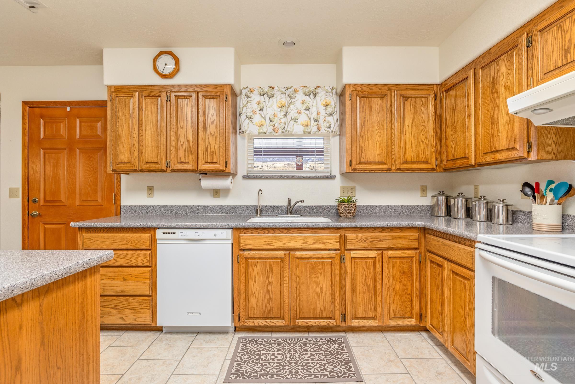 10514 Airpark Loop, Melba, Idaho 83641, 3 Bedrooms, 2 Bathrooms, Residential For Sale, Price $795,000, 98973484