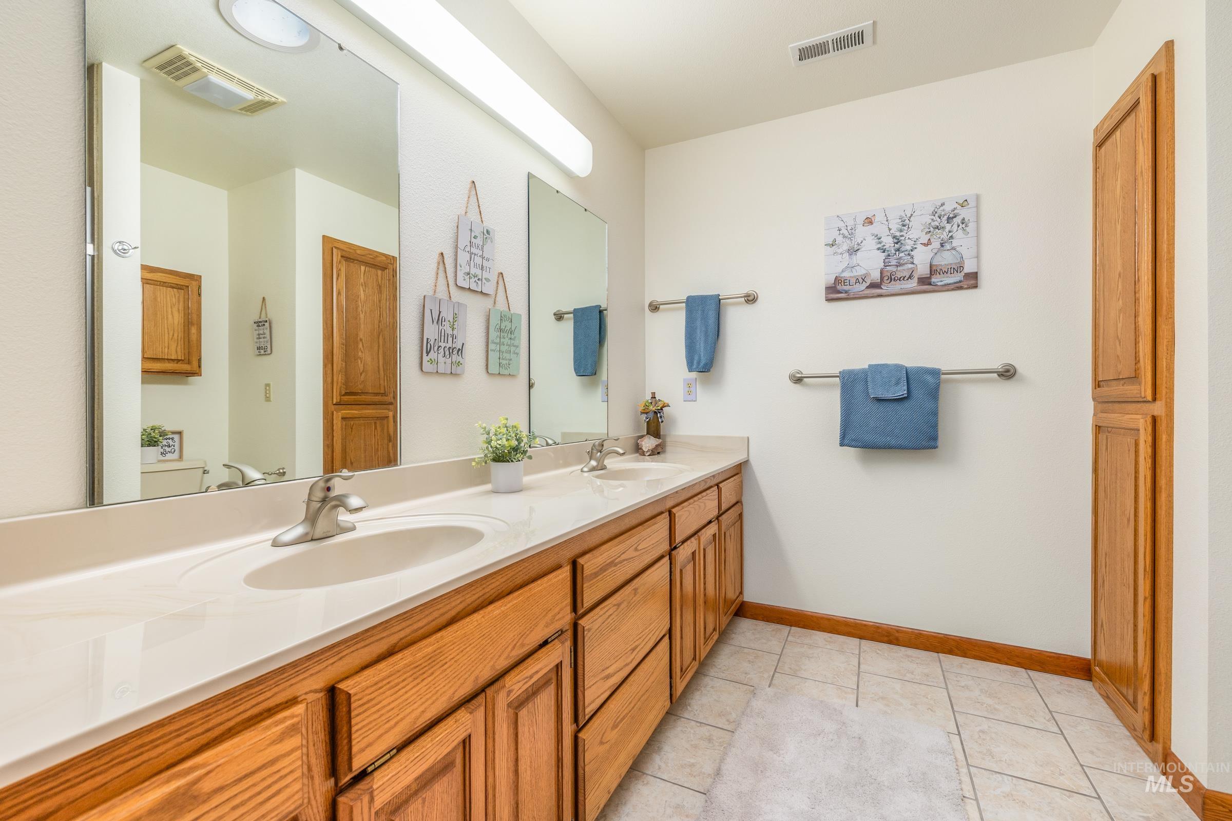 10514 Airpark Loop, Melba, Idaho 83641, 3 Bedrooms, 2 Bathrooms, Residential For Sale, Price $795,000, 98973484