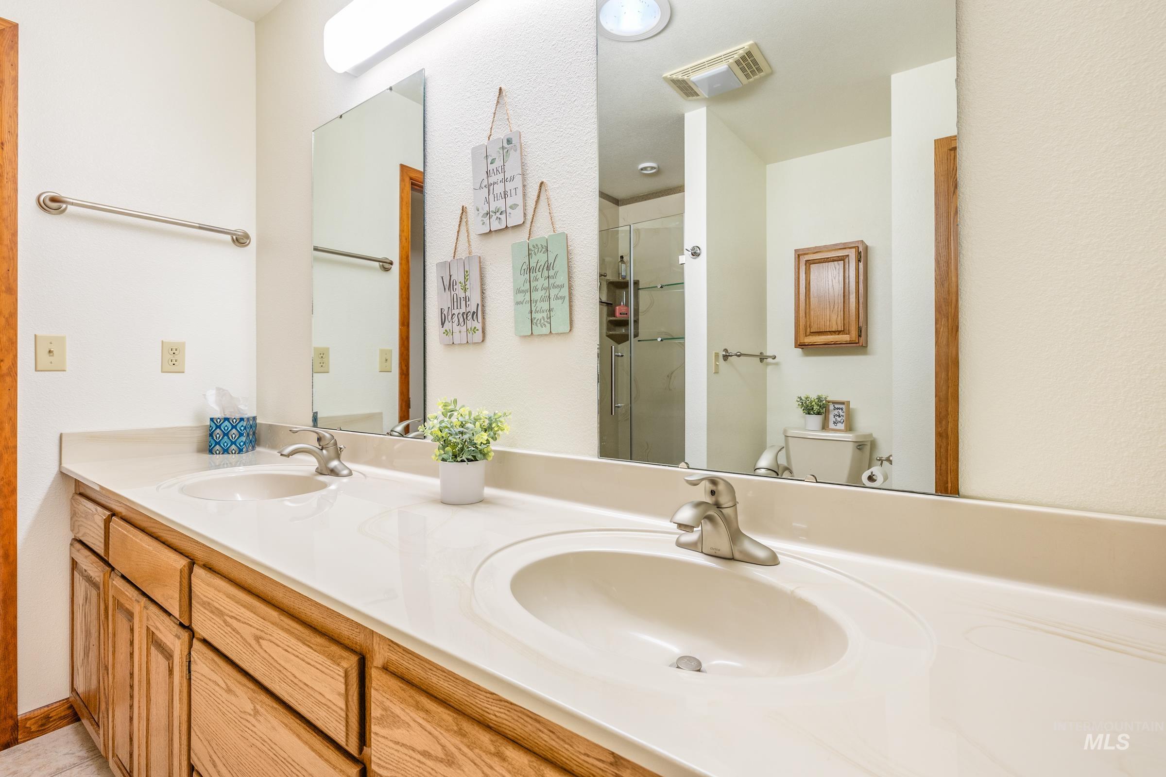 10514 Airpark Loop, Melba, Idaho 83641, 3 Bedrooms, 2 Bathrooms, Residential For Sale, Price $795,000,MLS 98973484