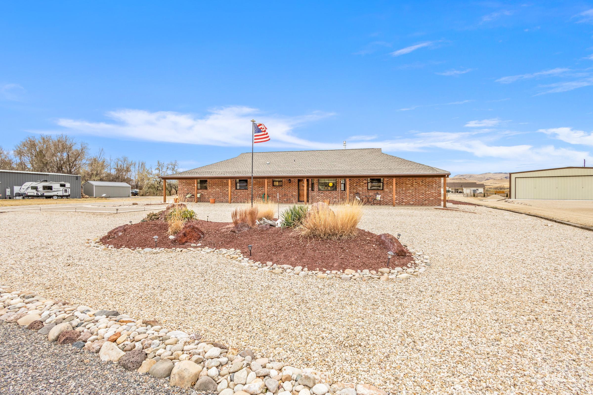 10514 Airpark Loop, Melba, Idaho 83641, 3 Bedrooms, 2 Bathrooms, Residential For Sale, Price $795,000,MLS 98973484