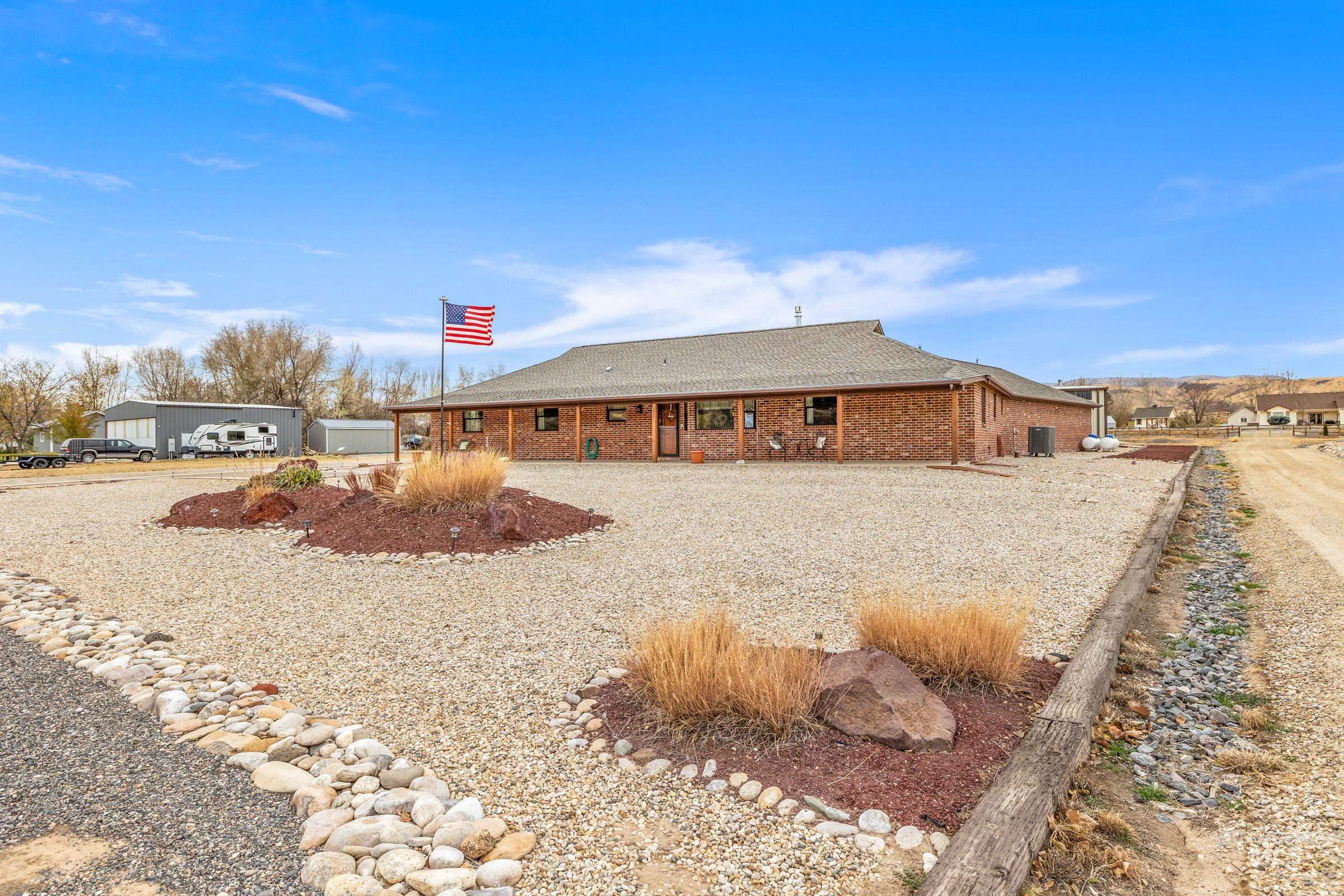 10514 Airpark Loop, Melba, Idaho 83641, 3 Bedrooms, 2 Bathrooms, Residential For Sale, Price $795,000,MLS 98973484