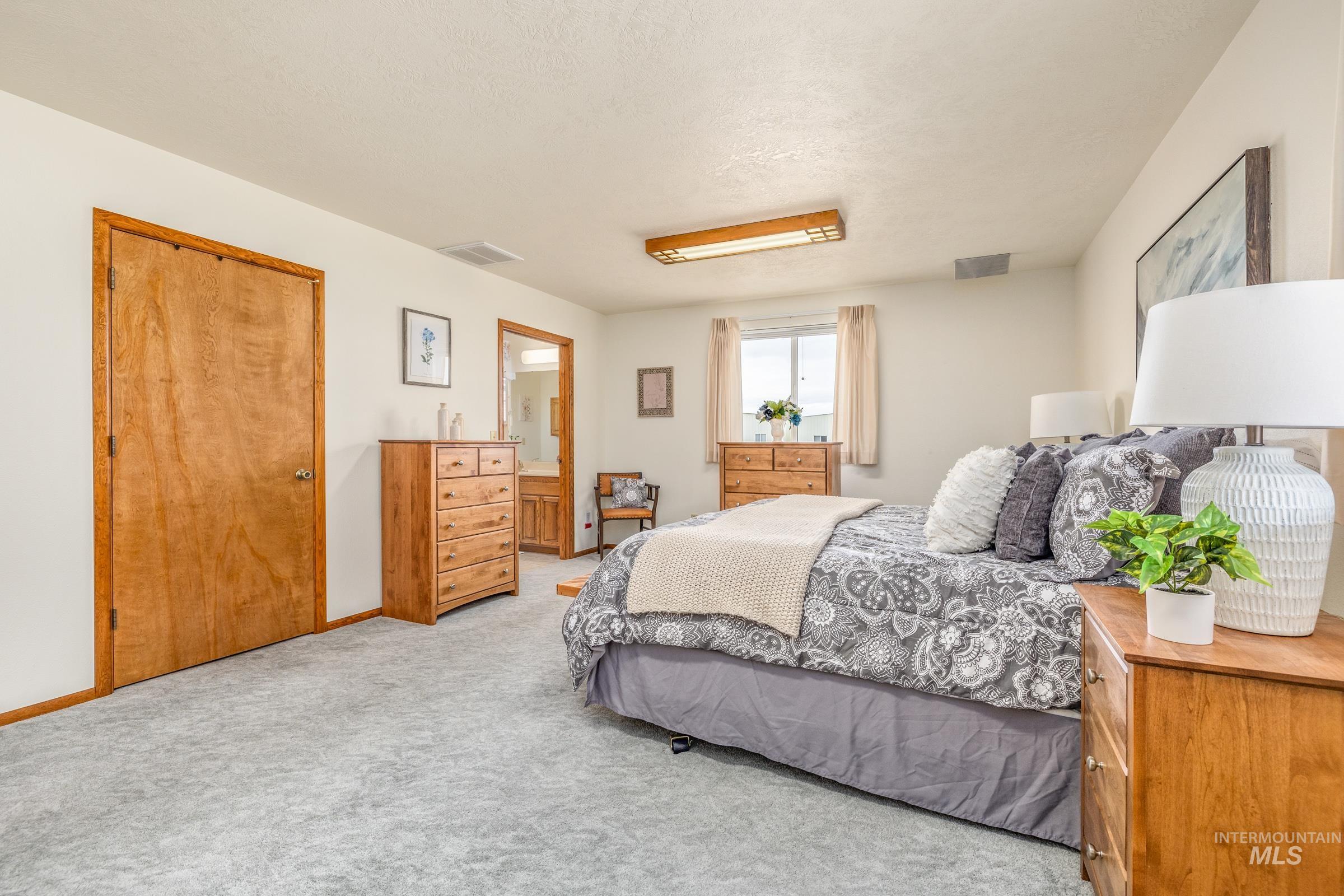 10514 Airpark Loop, Melba, Idaho 83641, 3 Bedrooms, 2 Bathrooms, Residential For Sale, Price $795,000,MLS 98973484