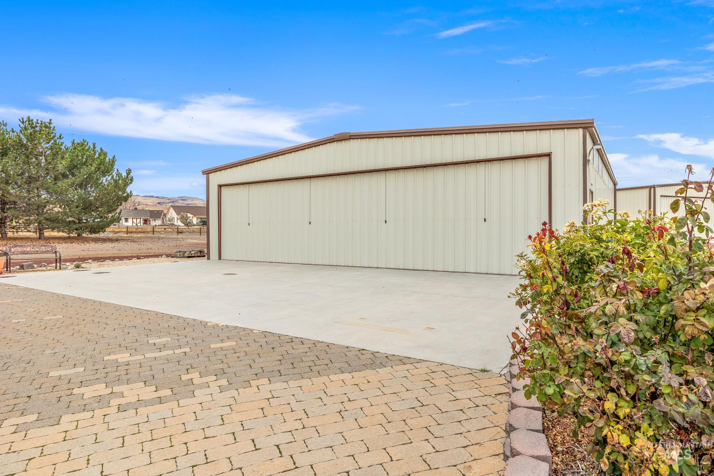 10514 Airpark Loop, Melba, Idaho 83641, 3 Bedrooms, 2 Bathrooms, Residential For Sale, Price $795,000,MLS 98973484