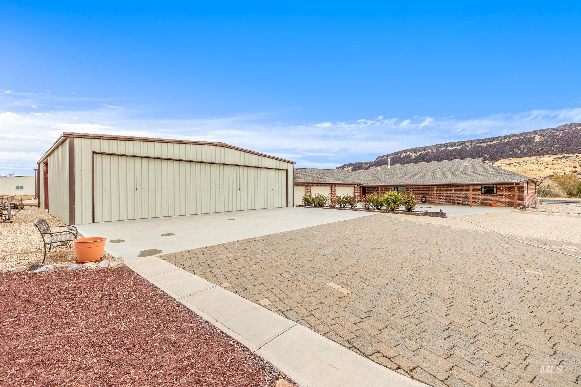 10514 Airpark Loop, Melba, Idaho 83641, 3 Bedrooms, 2 Bathrooms, Residential For Sale, Price $795,000,MLS 98973484