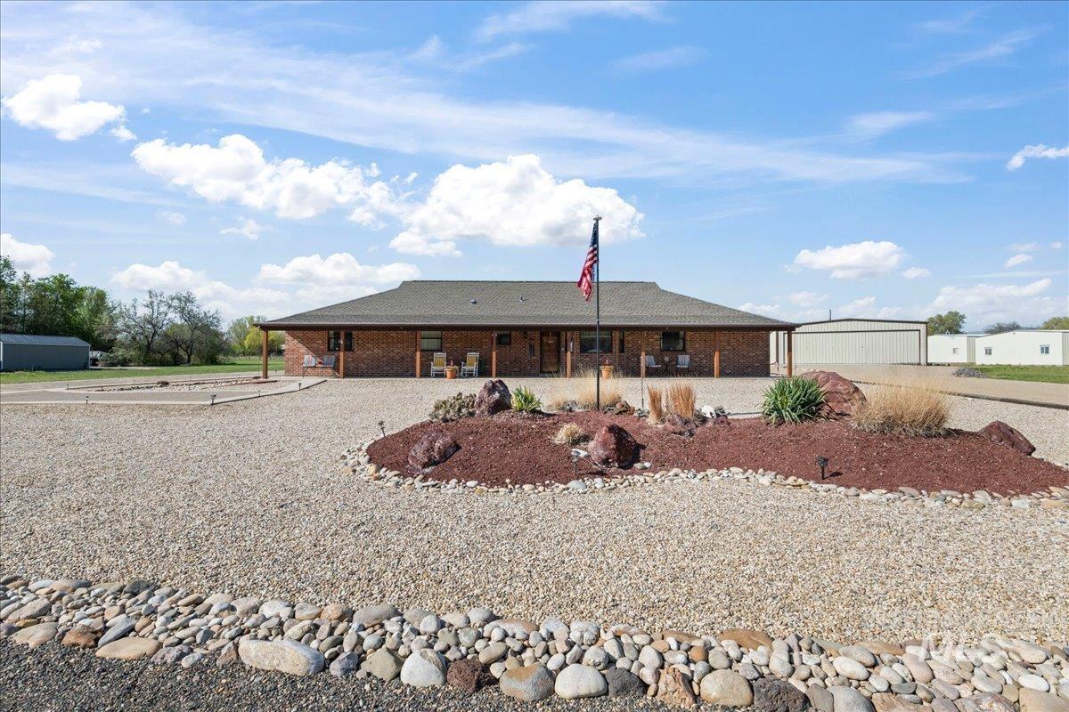 10514 Airpark Loop, Melba, Idaho 83641, 3 Bedrooms, 2 Bathrooms, Residential For Sale, Price $795,000,MLS 98973484