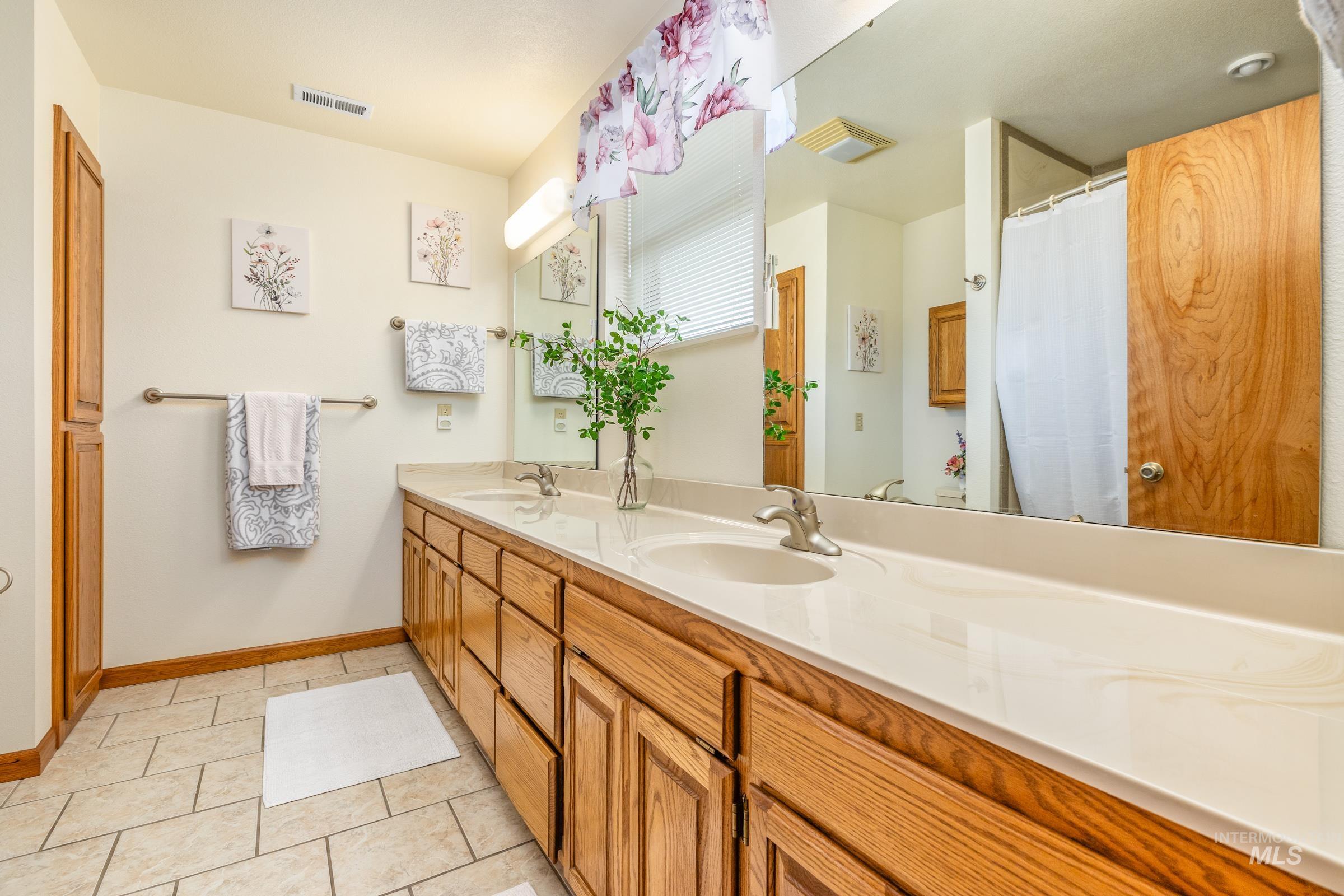 10514 Airpark Loop, Melba, Idaho 83641, 3 Bedrooms, 2 Bathrooms, Residential For Sale, Price $795,000, 98973484