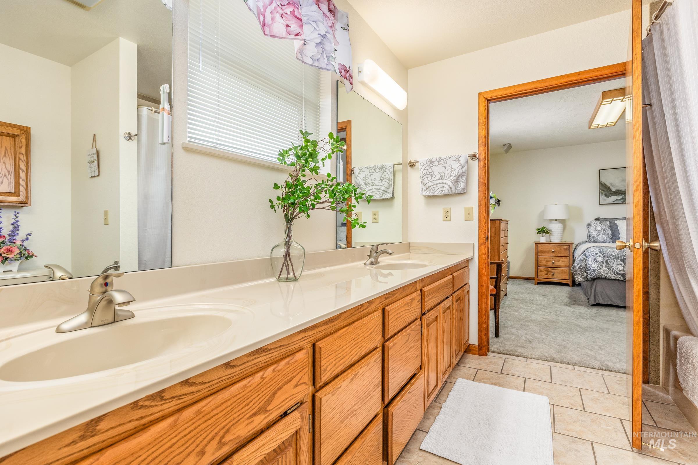 10514 Airpark Loop, Melba, Idaho 83641, 3 Bedrooms, 2 Bathrooms, Residential For Sale, Price $795,000, 98973484