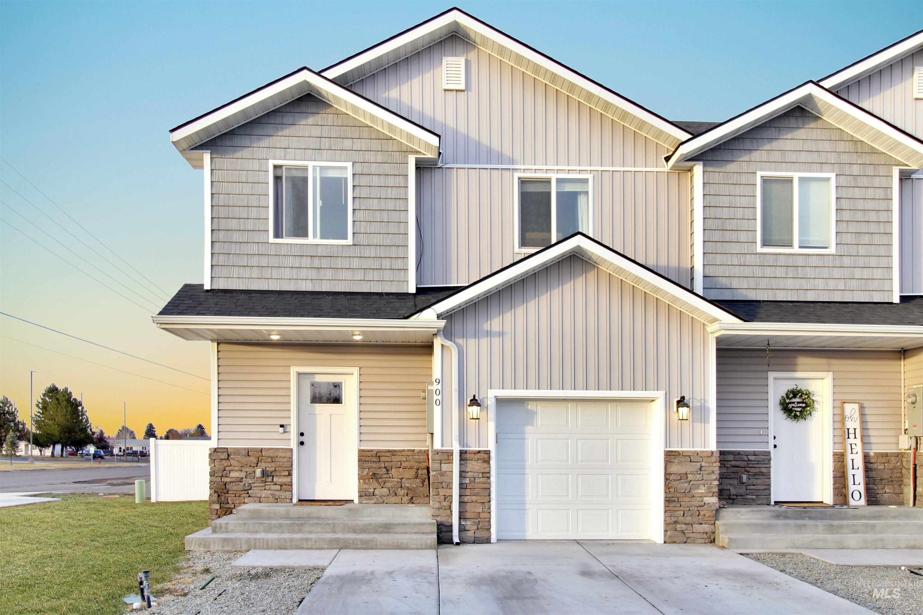 900 E 20th St., Burley, Idaho 83318, 3 Bedrooms, 2.5 Bathrooms, Residential For Sale, Price $288,000, 98973485