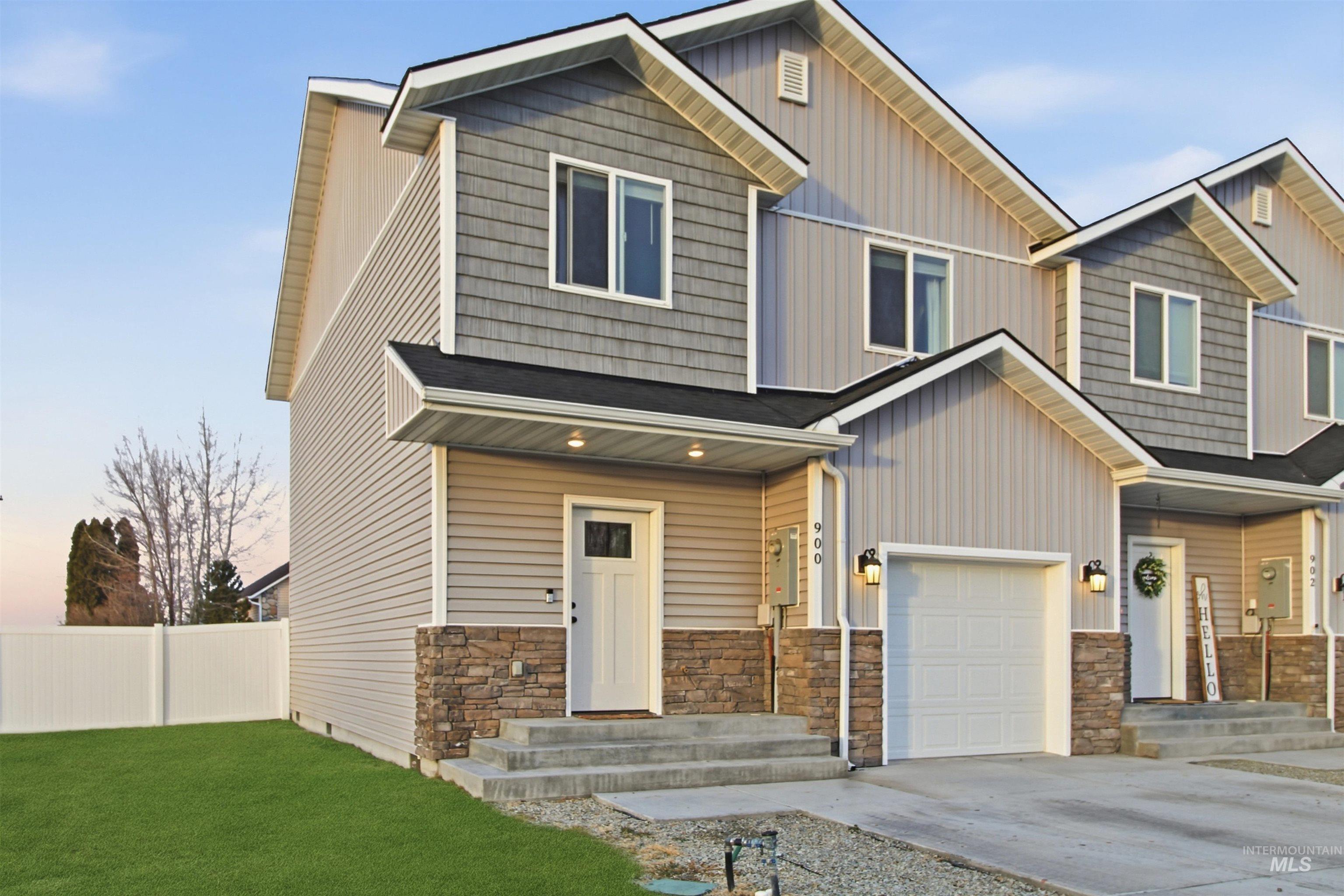 900 E 20th St., Burley, Idaho 88318, 3 Bedrooms, 2.5 Bathrooms, Residential For Sale, Price $309,000,MLS 98973485