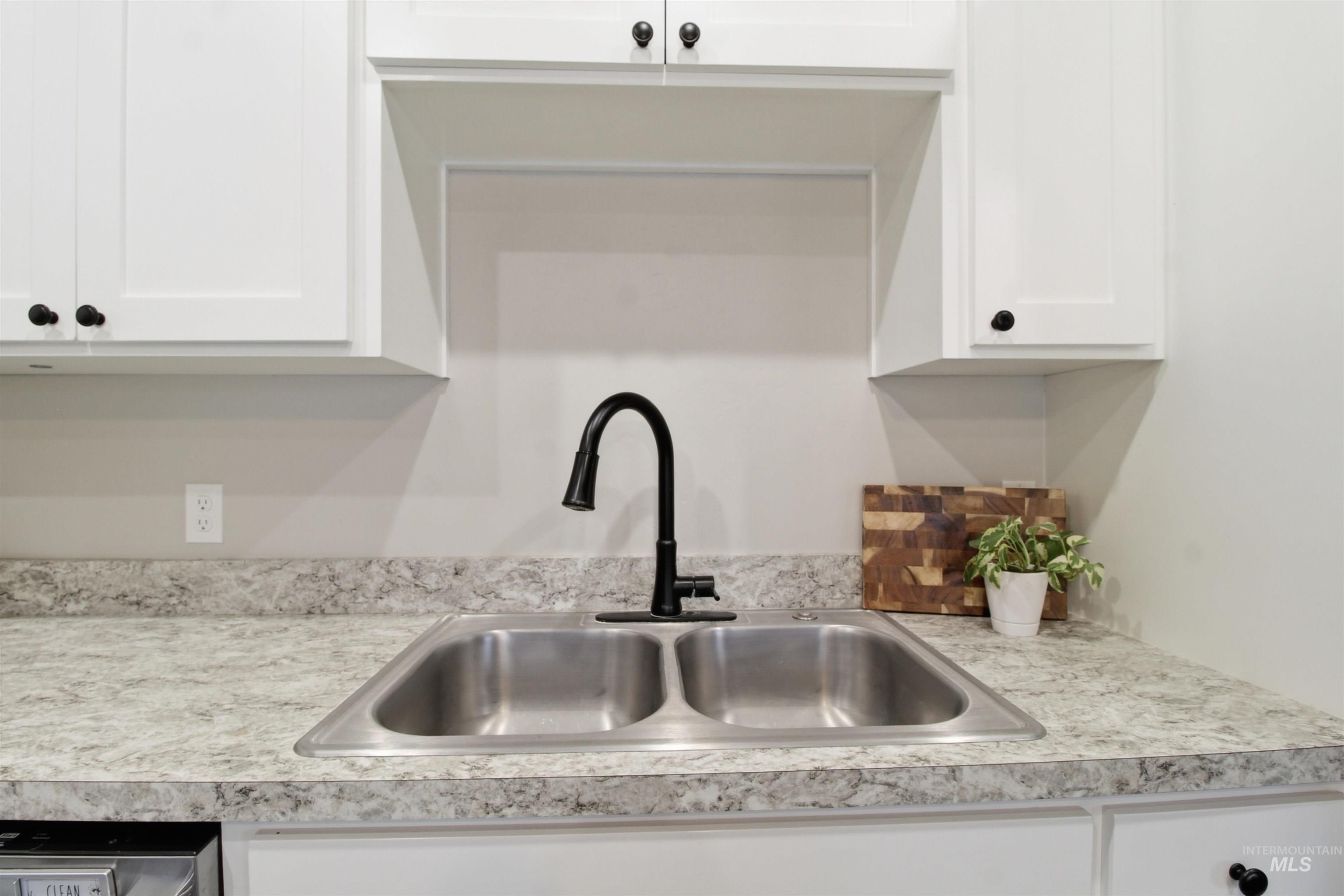 900 E 20th St., Burley, Idaho 88318, 3 Bedrooms, 2.5 Bathrooms, Residential For Sale, Price $309,000,MLS 98973485