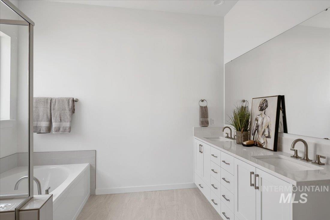 1400 N Leatherwood Ave, Star, Idaho 83669, 4 Bedrooms, 3 Bathrooms, Residential For Sale, Price $659,000,MLS 98973500