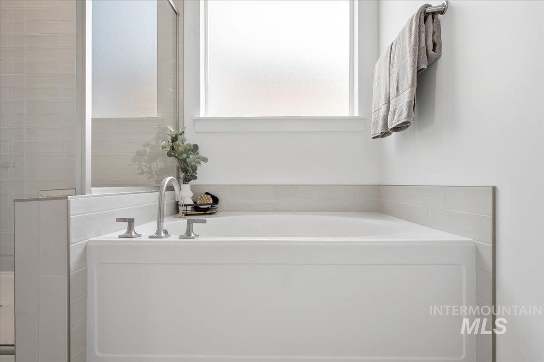 1400 N Leatherwood Ave, Star, Idaho 83669, 4 Bedrooms, 3 Bathrooms, Residential For Sale, Price $659,000,MLS 98973500