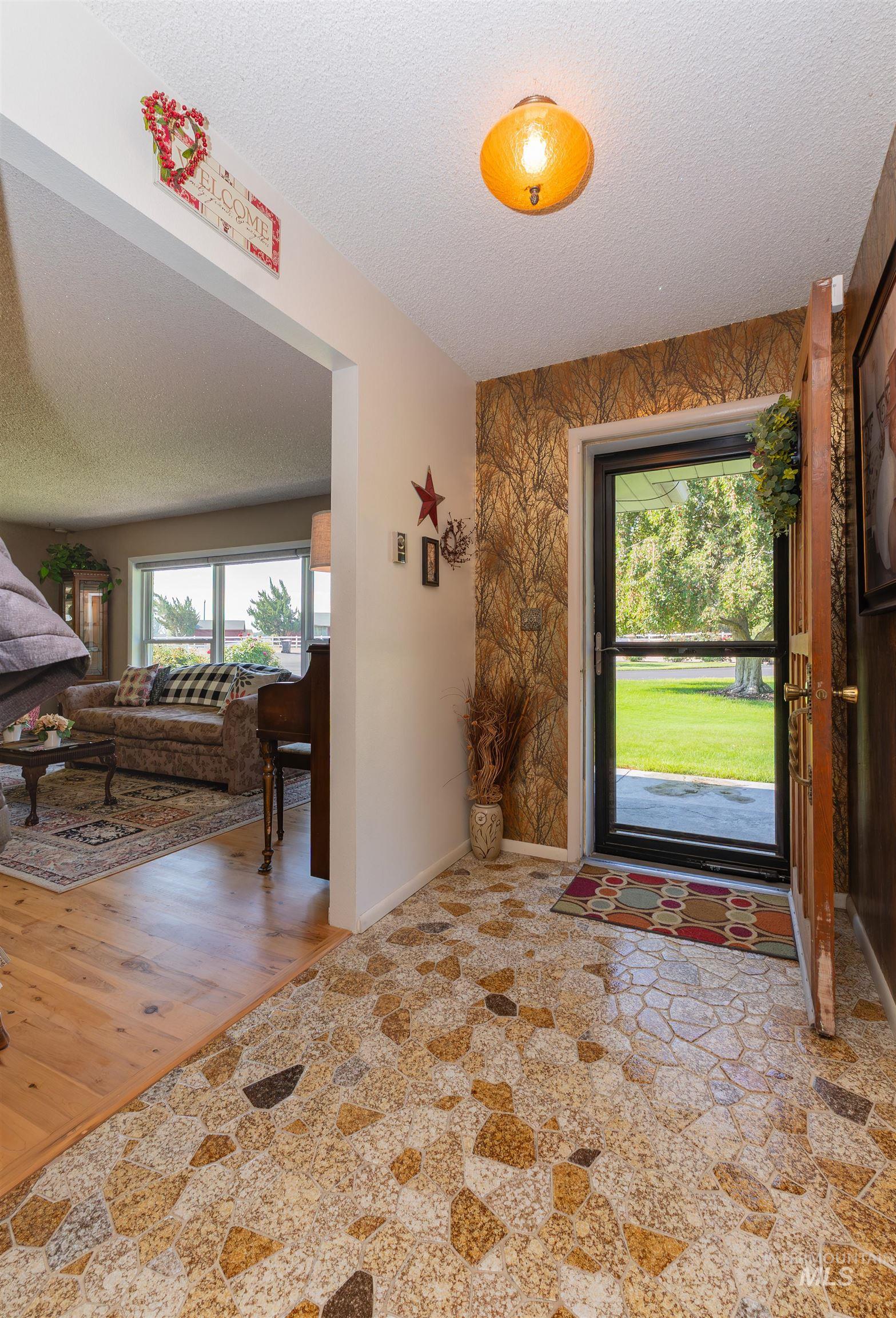 21474 Ustick, Caldwell, Idaho 83607, 5 Bedrooms, 3 Bathrooms, Residential For Sale, Price $889,000,MLS 98973503