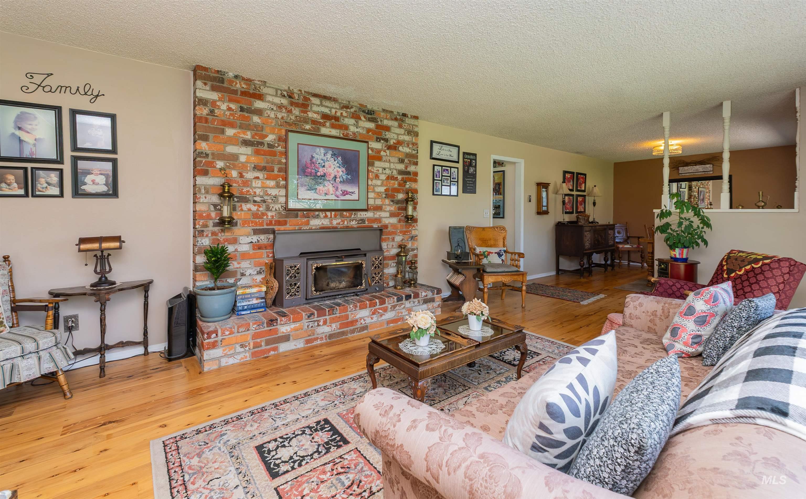 21474 Ustick, Caldwell, Idaho 83607, 5 Bedrooms, 3 Bathrooms, Residential For Sale, Price $889,000,MLS 98973503