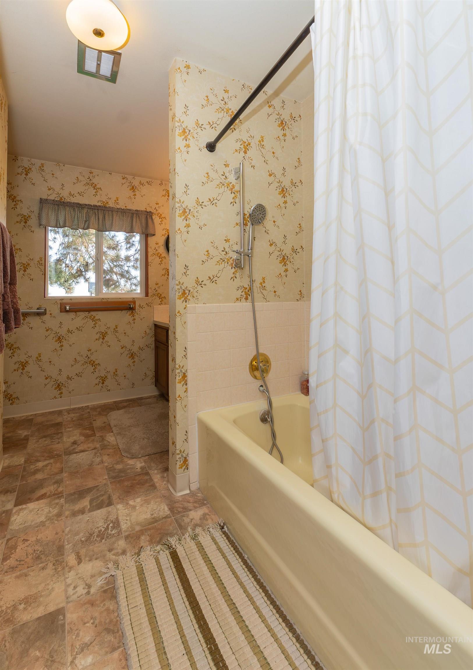 21474 Ustick, Caldwell, Idaho 83607, 5 Bedrooms, 3 Bathrooms, Residential For Sale, Price $889,000,MLS 98973503