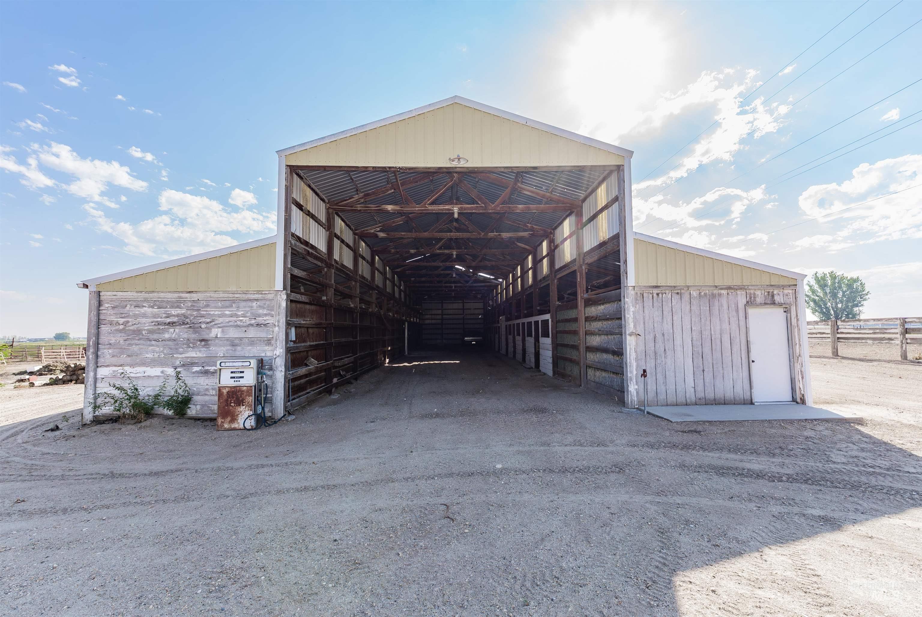 21474 Ustick, Caldwell, Idaho 83607, 5 Bedrooms, 3 Bathrooms, Residential For Sale, Price $889,000,MLS 98973503