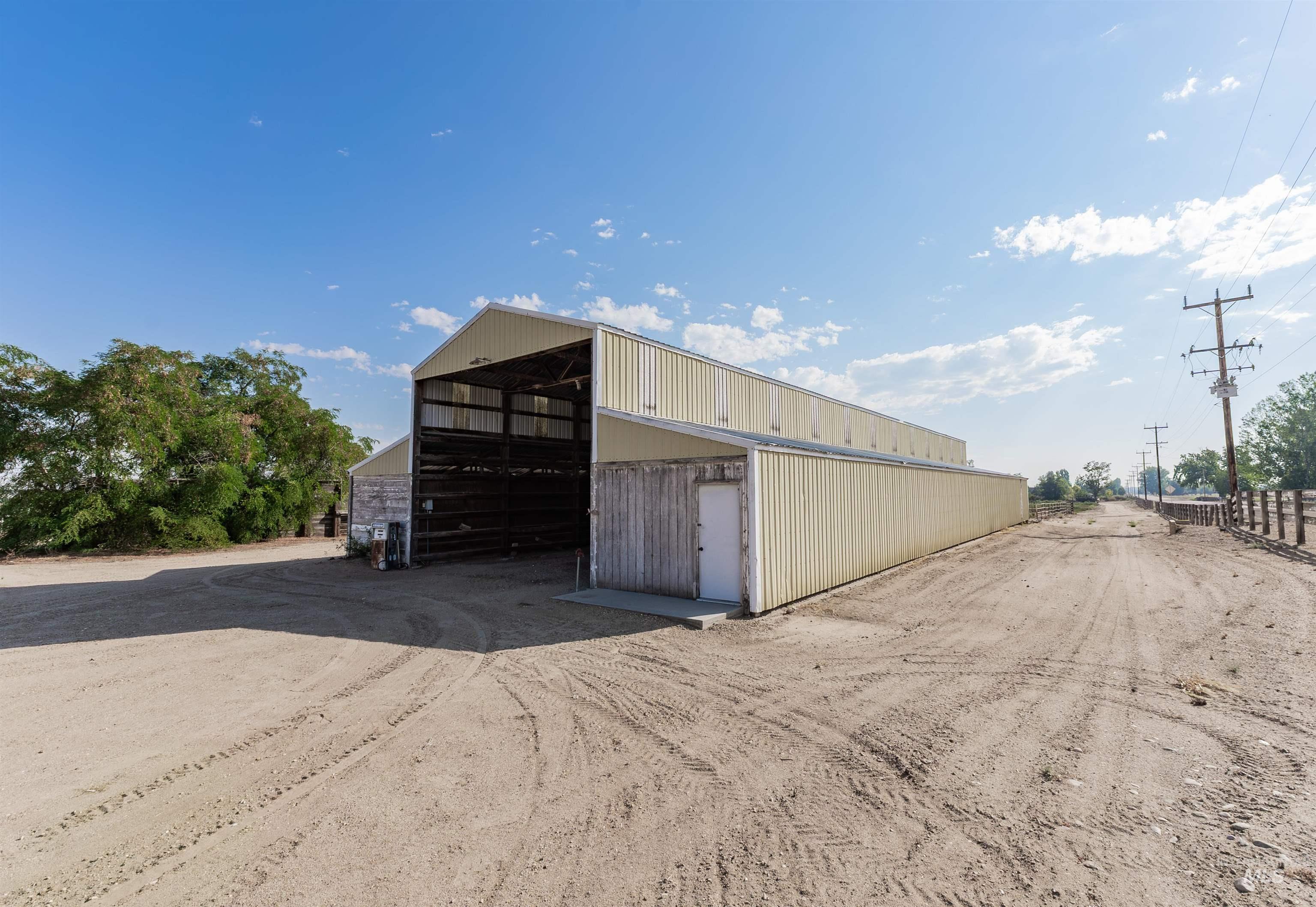 21474 Ustick, Caldwell, Idaho 83607, 5 Bedrooms, 3 Bathrooms, Residential For Sale, Price $889,000,MLS 98973503