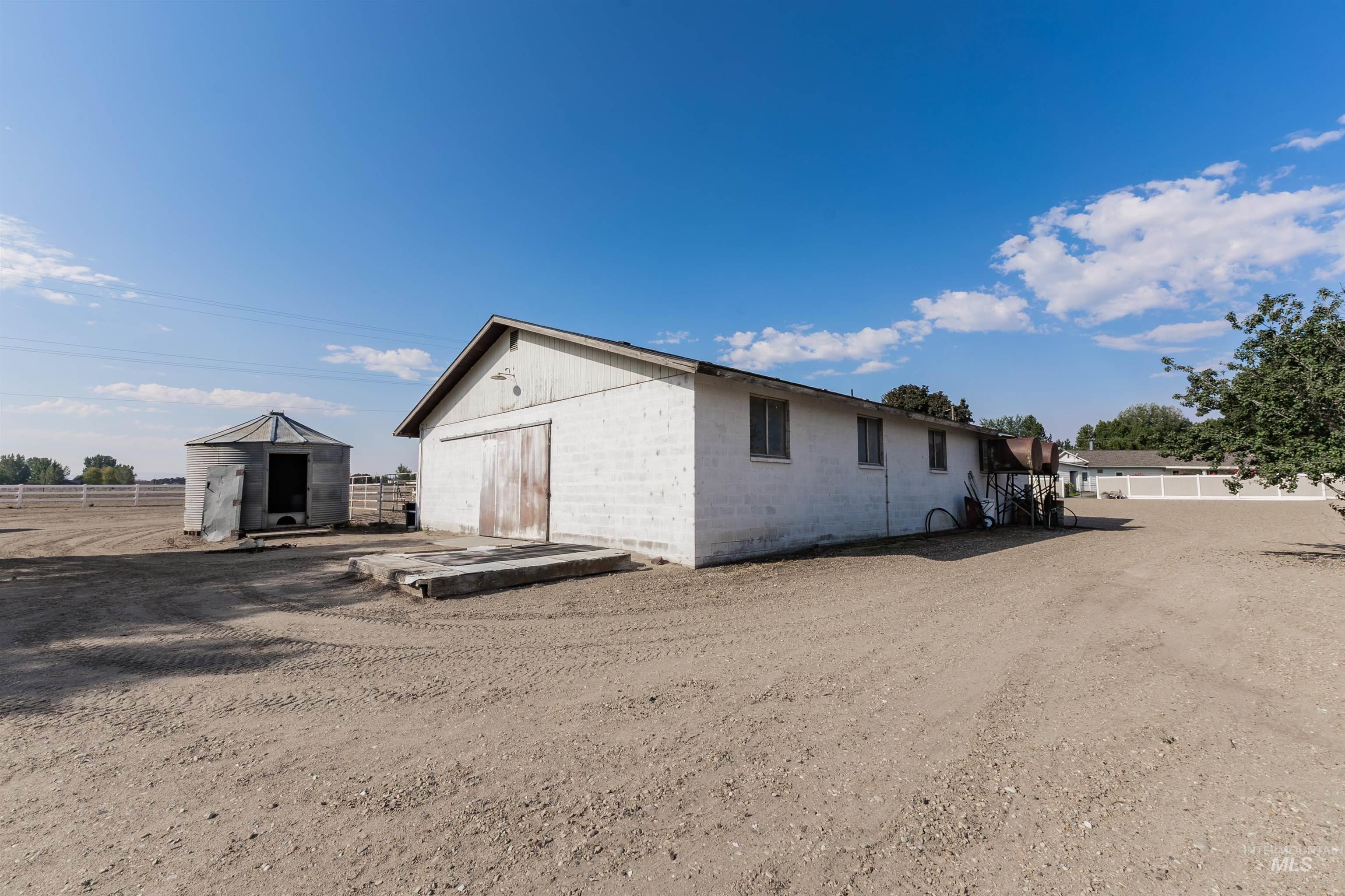 21474 Ustick, Caldwell, Idaho 83607, 5 Bedrooms, 3 Bathrooms, Residential For Sale, Price $889,000,MLS 98973503