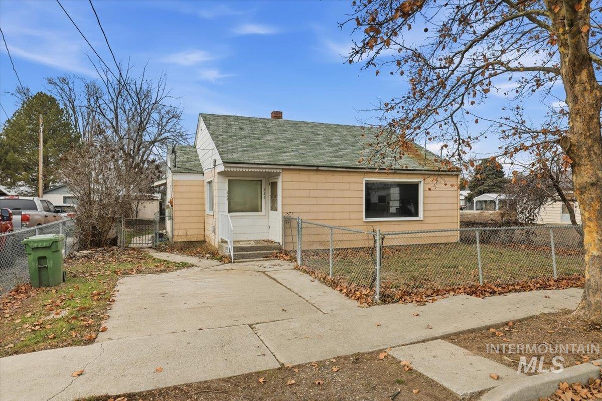 555 15th St., Vale, Oregon 97918-0000, 2 Bedrooms, 2 Bathrooms, Residential For Sale, Price $198,900, 98973504