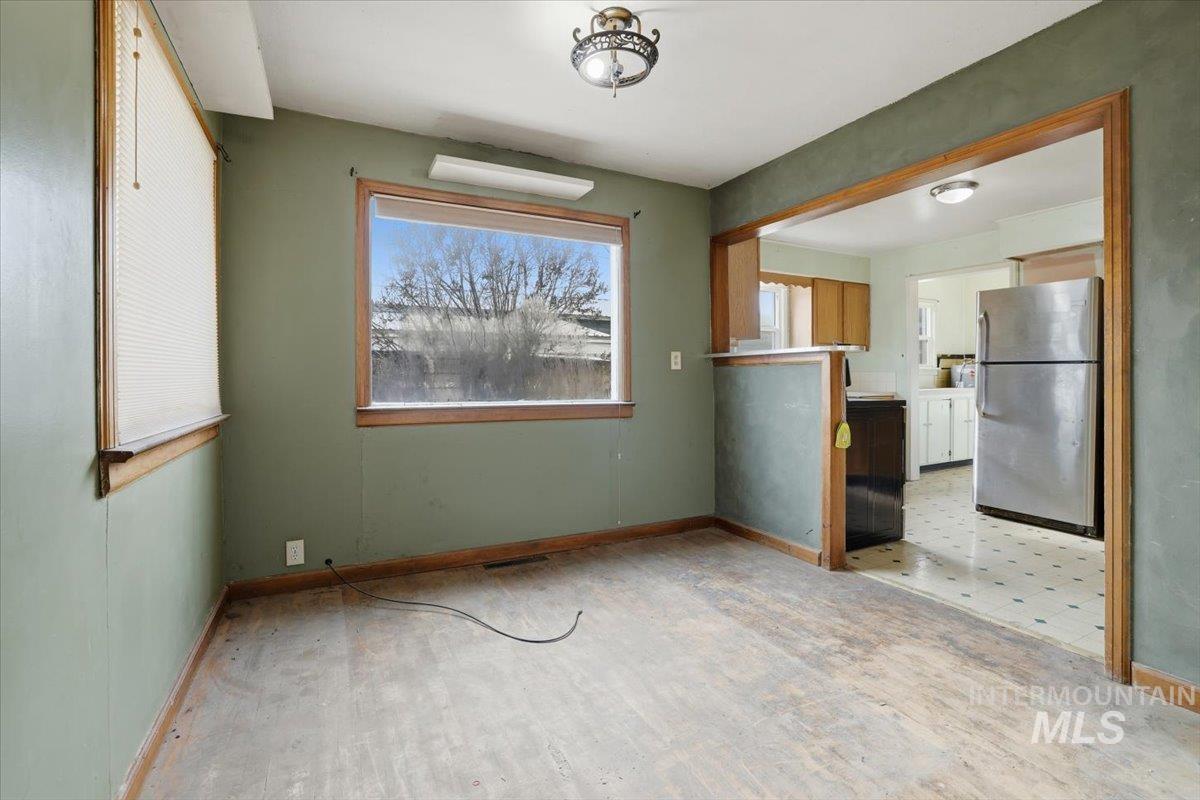 555 15th St., Vale, Oregon 97918-0000, 2 Bedrooms, 2 Bathrooms, Residential For Sale, Price $214,900,MLS 98973504