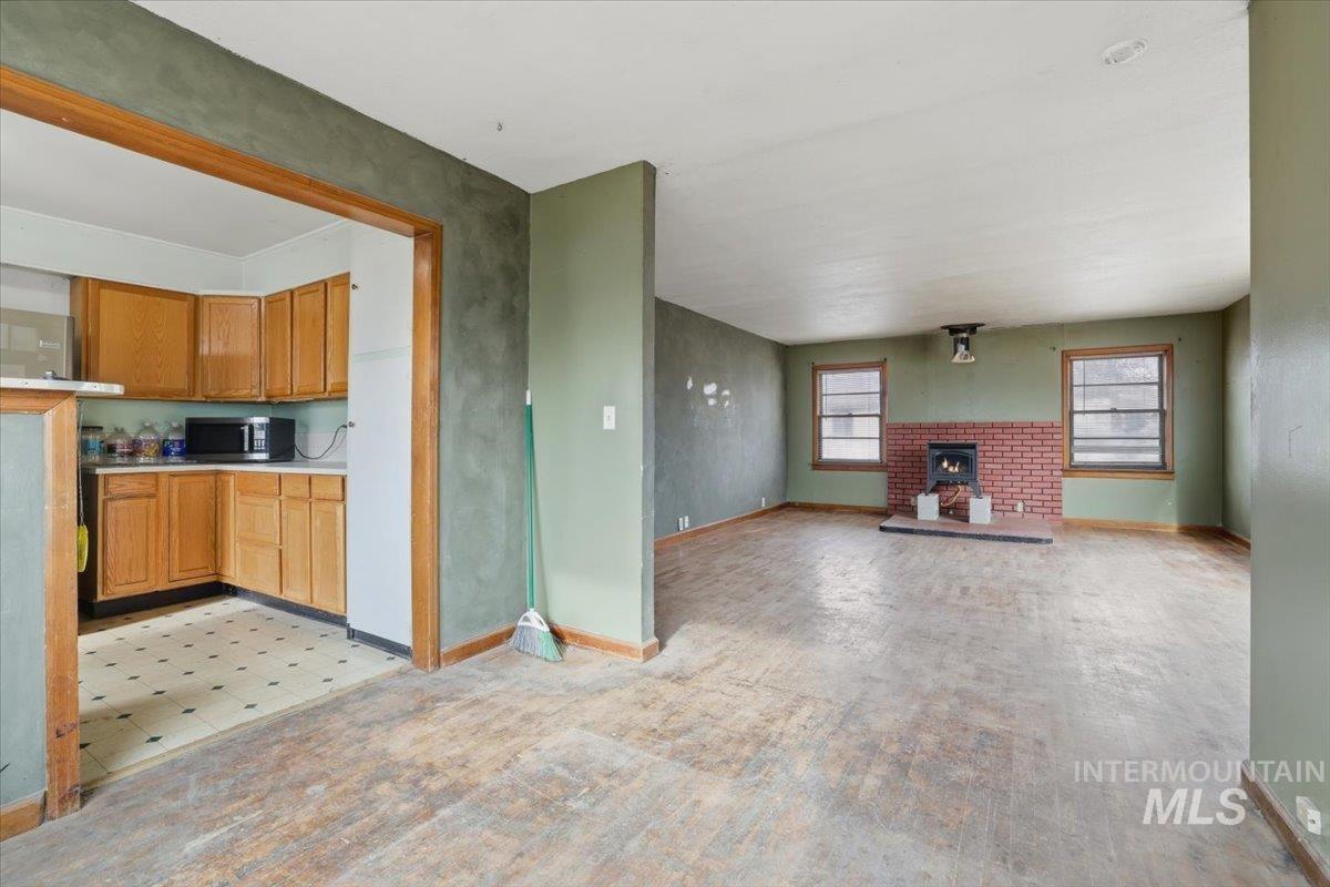 555 15th St., Vale, Oregon 97918-0000, 2 Bedrooms, 2 Bathrooms, Residential For Sale, Price $214,900,MLS 98973504