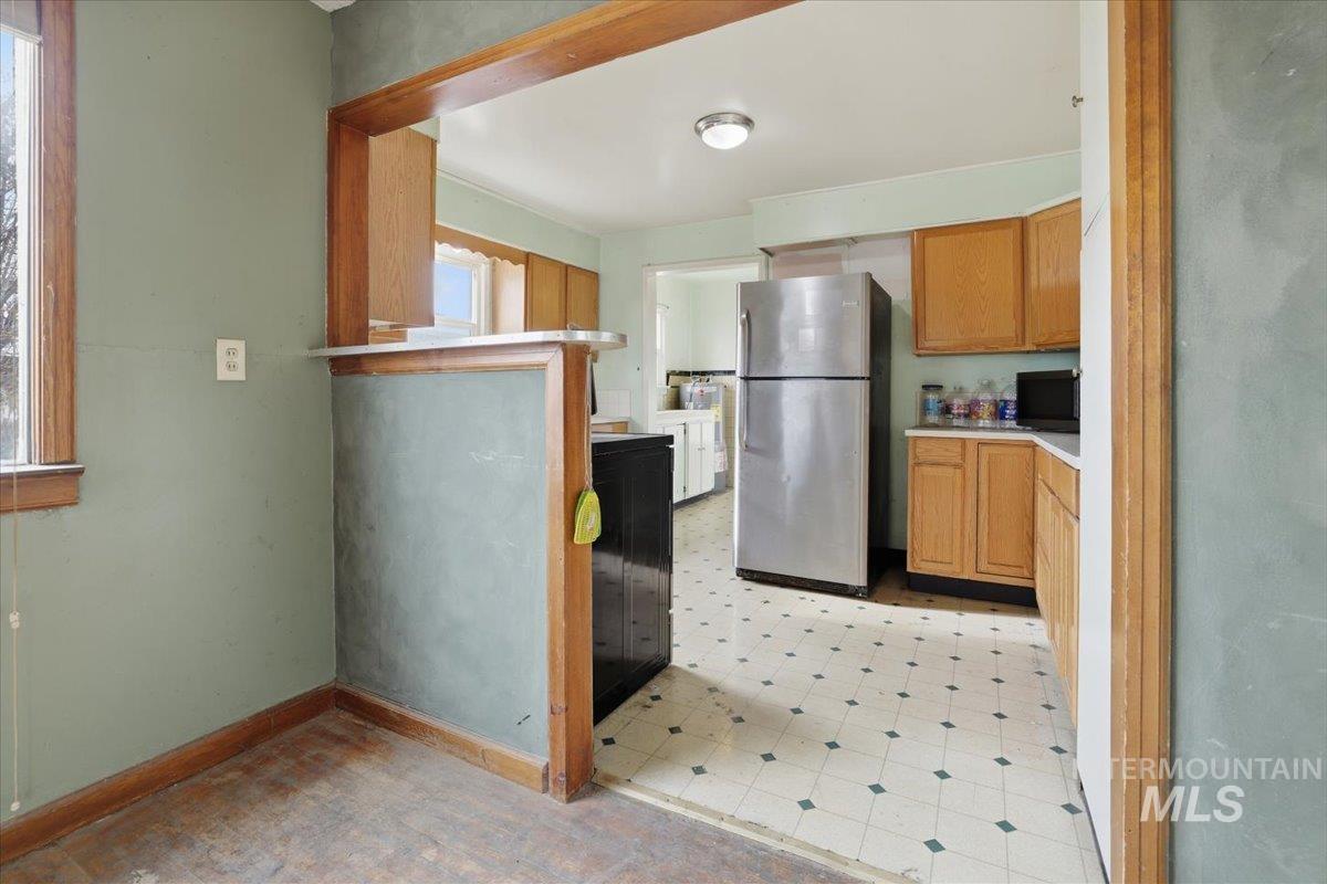 555 15th St., Vale, Oregon 97918-0000, 2 Bedrooms, 2 Bathrooms, Residential For Sale, Price $214,900,MLS 98973504