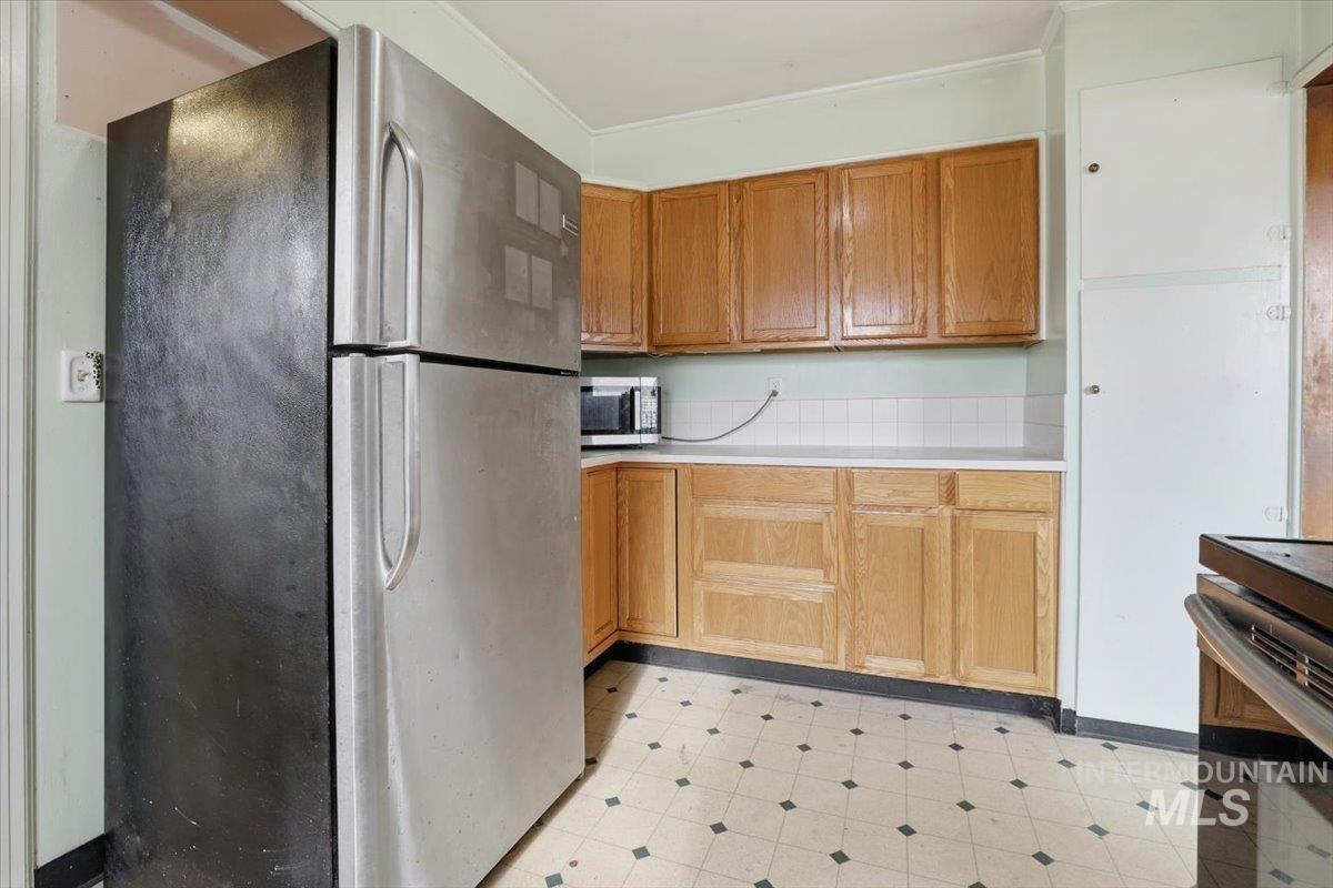 555 15th St., Vale, Oregon 97918-0000, 2 Bedrooms, 2 Bathrooms, Residential For Sale, Price $214,900,MLS 98973504