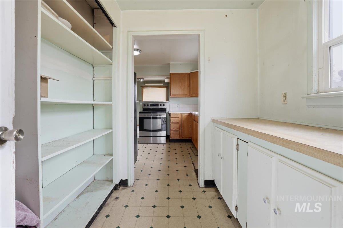 555 15th St., Vale, Oregon 97918-0000, 2 Bedrooms, 2 Bathrooms, Residential For Sale, Price $214,900,MLS 98973504