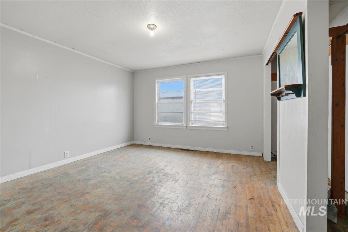 555 15th St., Vale, Oregon 97918-0000, 2 Bedrooms, 2 Bathrooms, Residential For Sale, Price $214,900,MLS 98973504