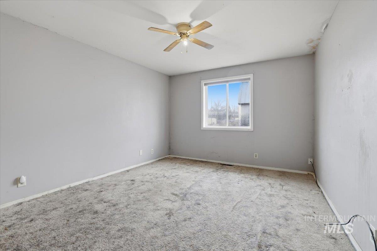 555 15th St., Vale, Oregon 97918-0000, 2 Bedrooms, 2 Bathrooms, Residential For Sale, Price $214,900,MLS 98973504