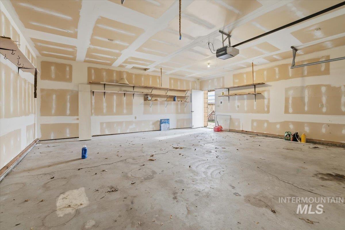 555 15th St., Vale, Oregon 97918-0000, 2 Bedrooms, 2 Bathrooms, Residential For Sale, Price $214,900,MLS 98973504