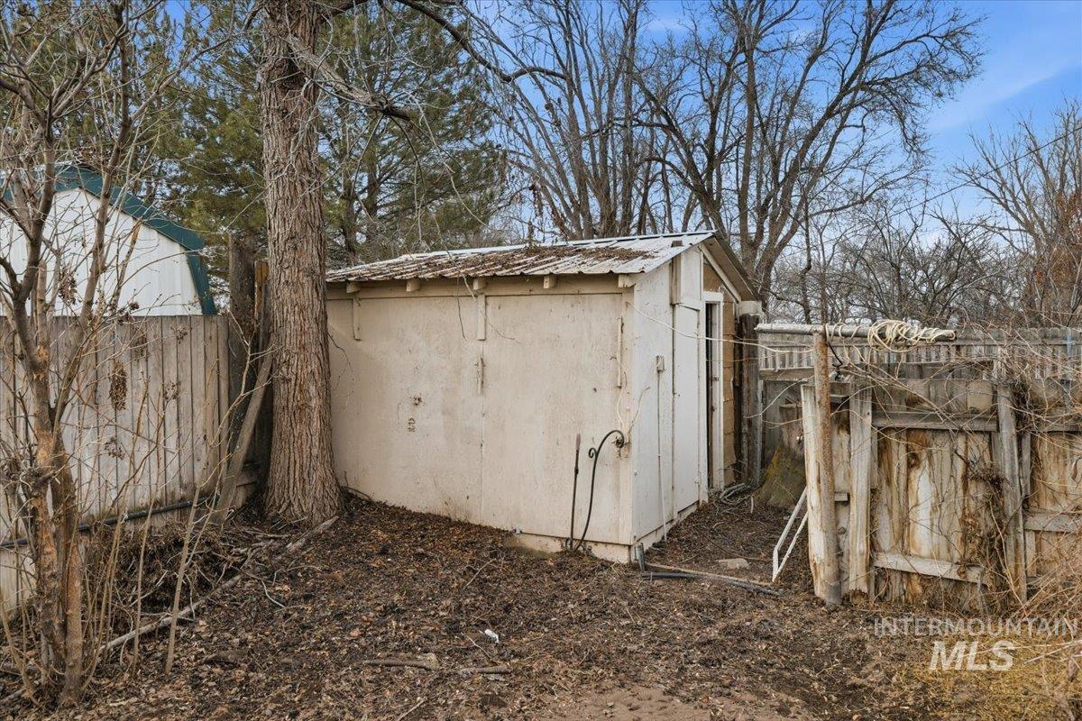 555 15th St., Vale, Oregon 97918-0000, 2 Bedrooms, 2 Bathrooms, Residential For Sale, Price $214,900,MLS 98973504