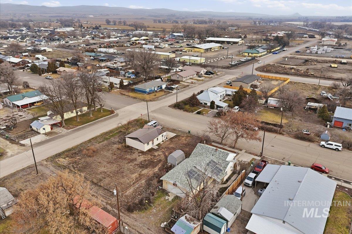 555 15th St., Vale, Oregon 97918-0000, 2 Bedrooms, 2 Bathrooms, Residential For Sale, Price $214,900,MLS 98973504