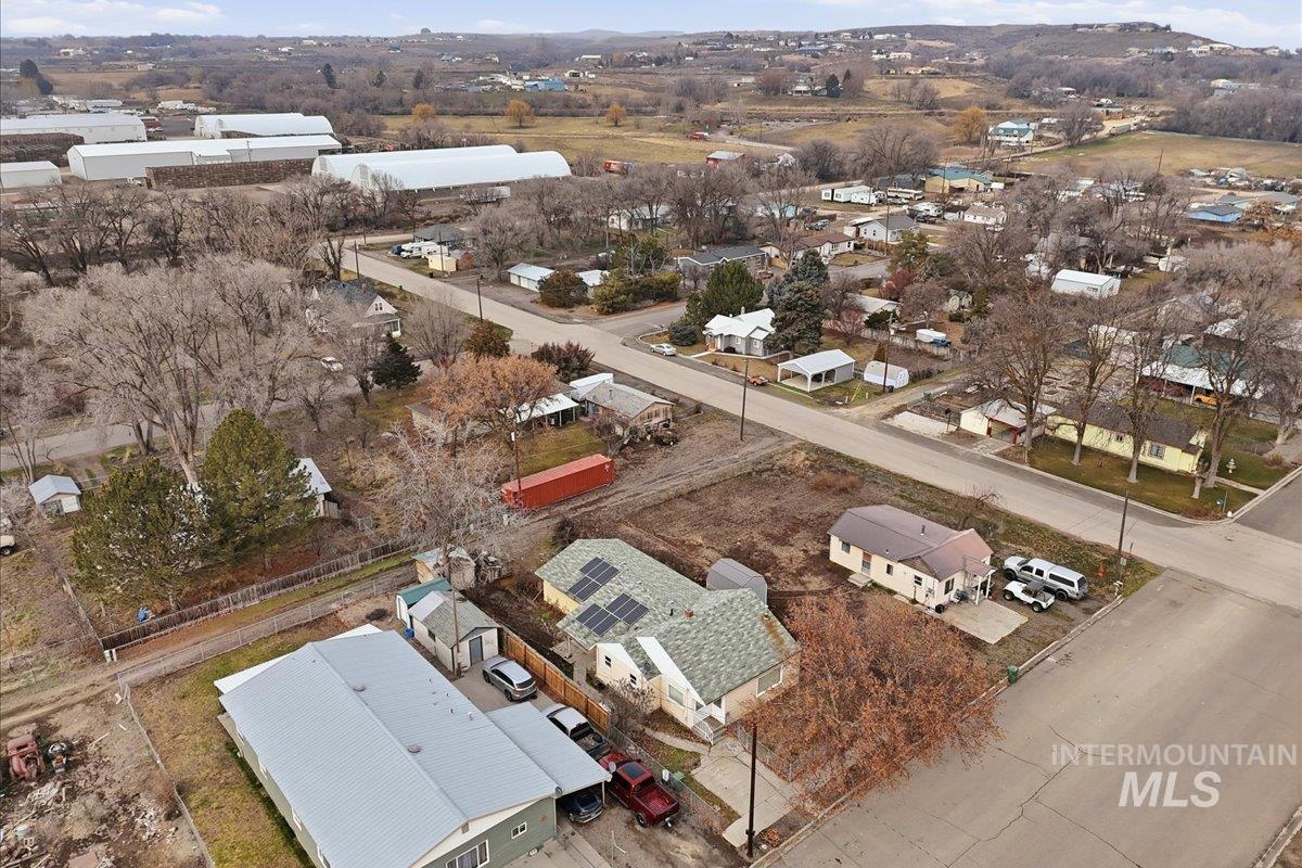 555 15th St., Vale, Oregon 97918-0000, 2 Bedrooms, 2 Bathrooms, Residential For Sale, Price $214,900,MLS 98973504