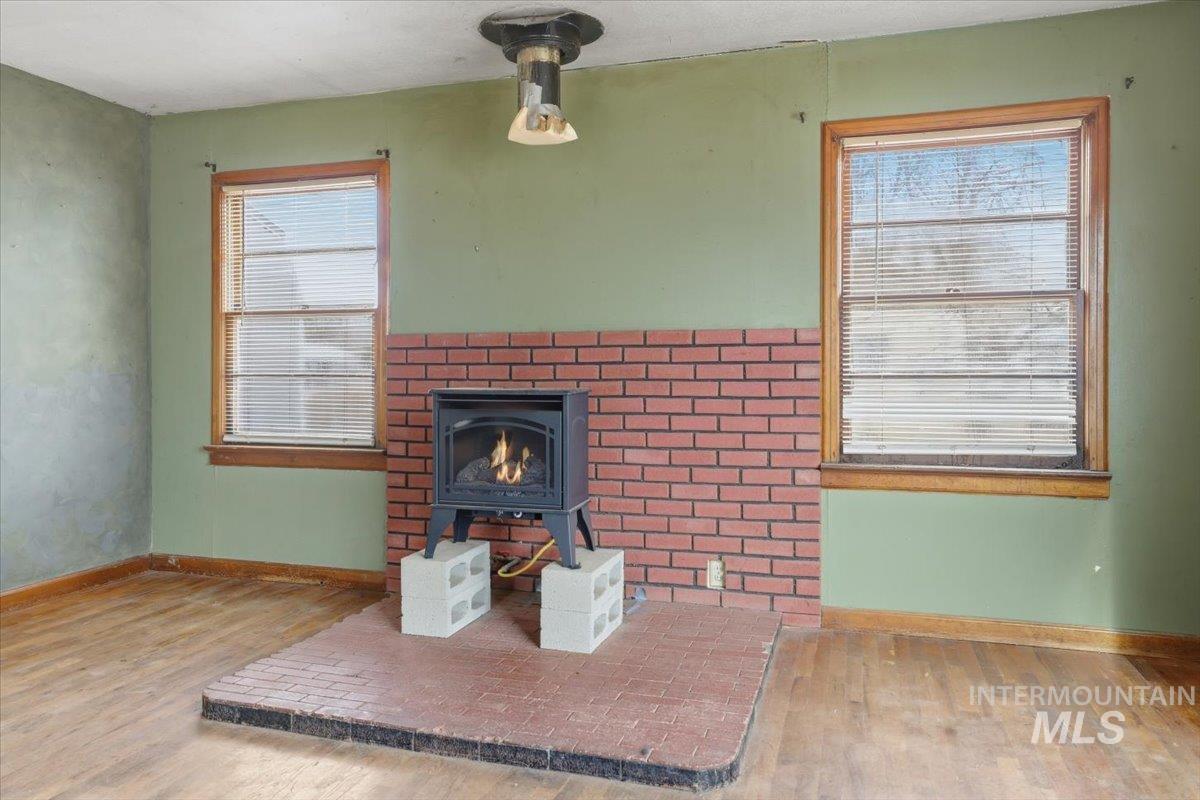 555 15th St., Vale, Oregon 97918-0000, 2 Bedrooms, 2 Bathrooms, Residential For Sale, Price $214,900,MLS 98973504