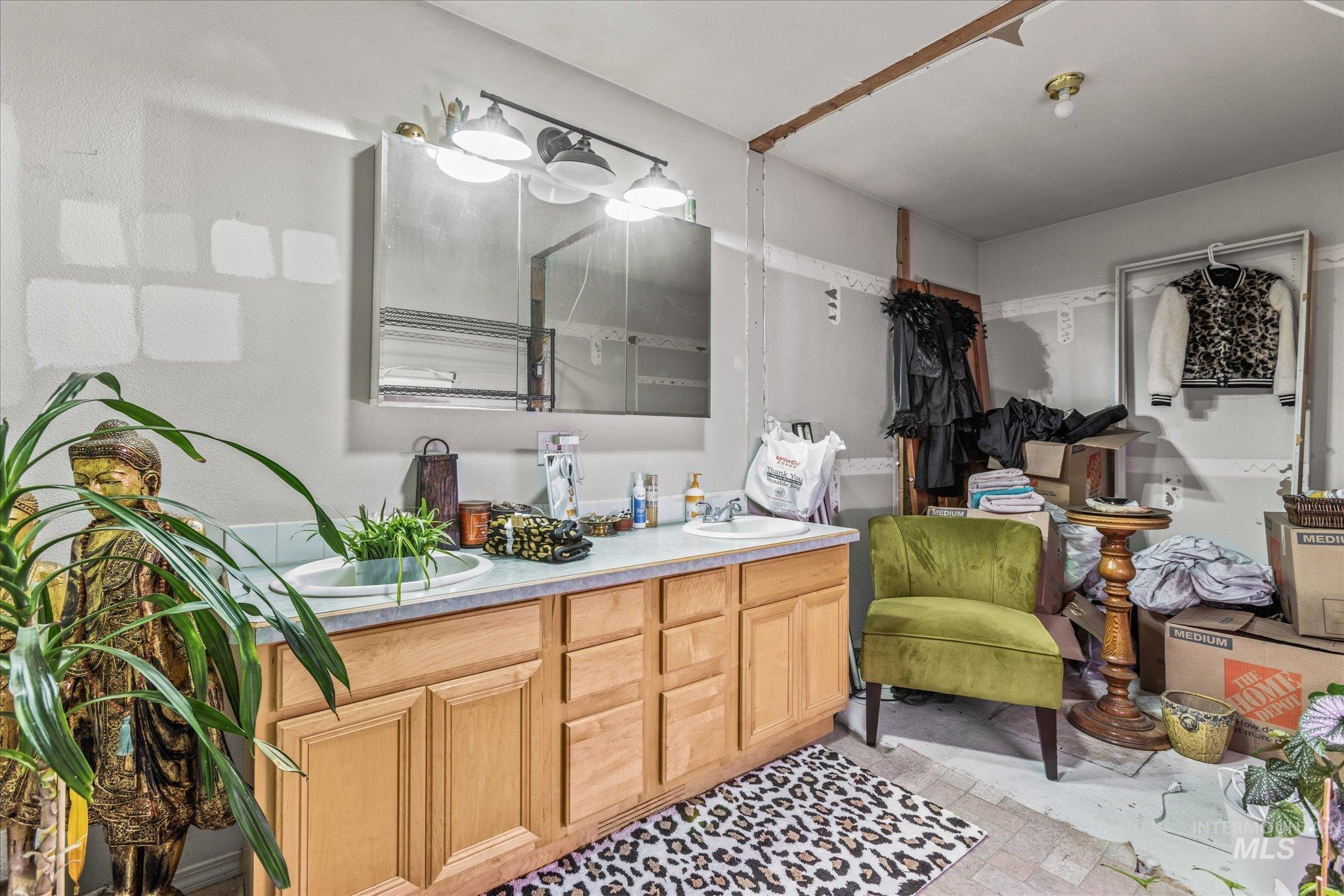 1331 John Day Hwy, Vale, Oregon 97918, 3 Bedrooms, 2 Bathrooms, Residential For Sale, Price $549,900,MLS 98973505