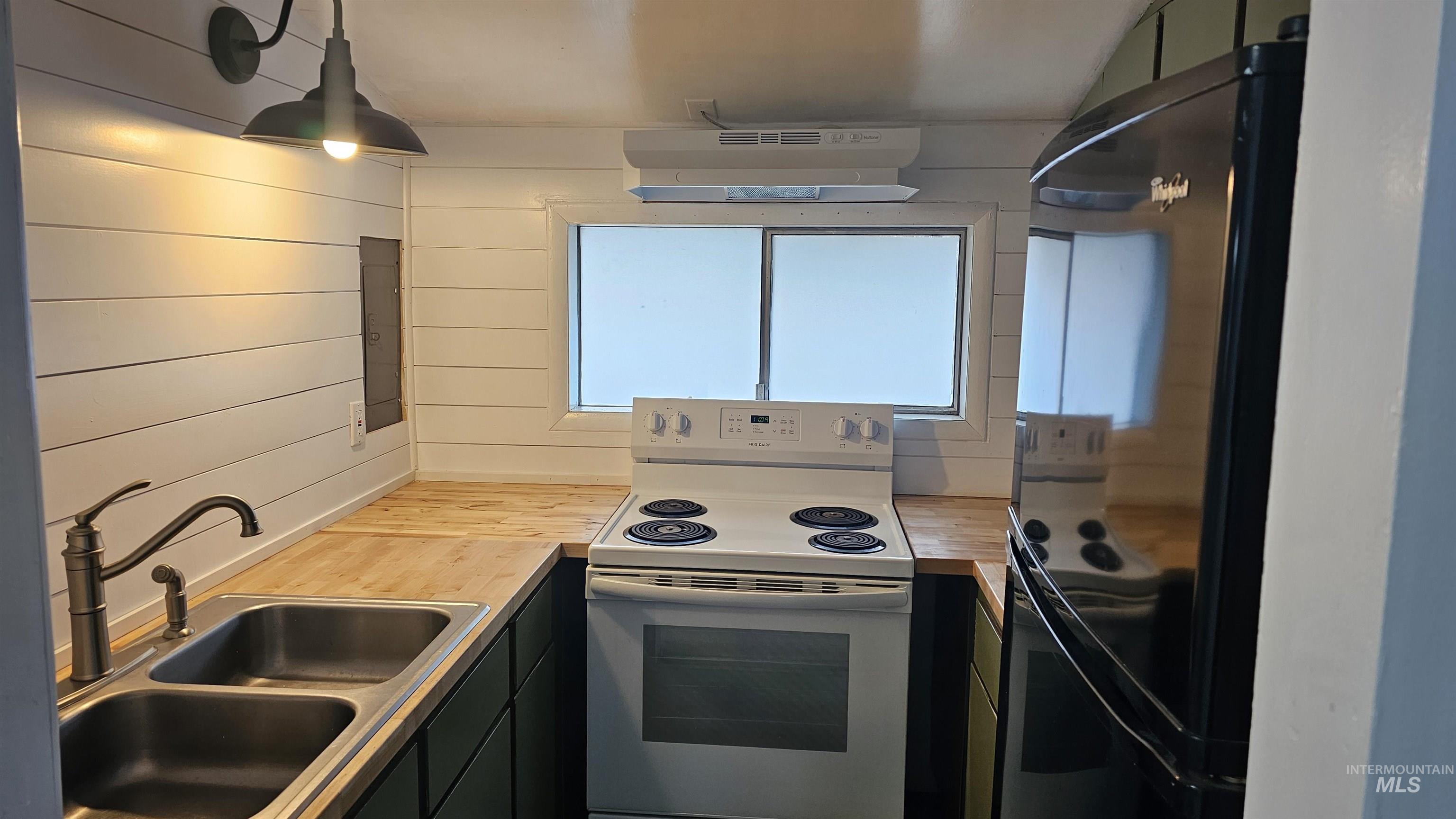 1600 Highway 6, Potlatch, Idaho 83855, 4 Bedrooms, 2 Bathrooms, Residential For Sale, Price $379,000, 98973512