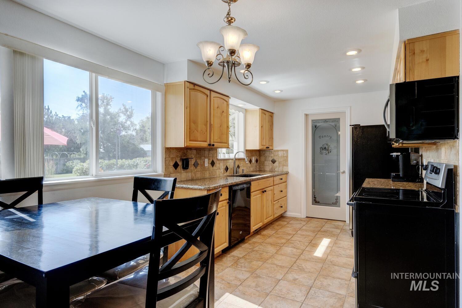 13078 S Cholla Drive, Kuna, Idaho 83634, 3 Bedrooms, 2 Bathrooms, Residential For Sale, Price $659,900,MLS 98973516