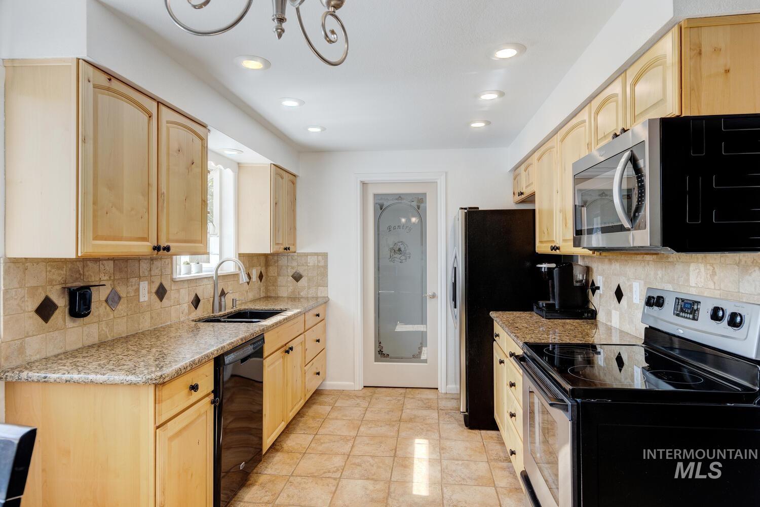 13078 S Cholla Drive, Kuna, Idaho 83634, 3 Bedrooms, 2 Bathrooms, Residential For Sale, Price $659,900,MLS 98973516