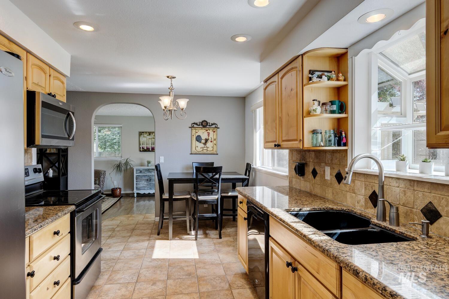 13078 S Cholla Drive, Kuna, Idaho 83634, 3 Bedrooms, 2 Bathrooms, Residential For Sale, Price $659,900,MLS 98973516